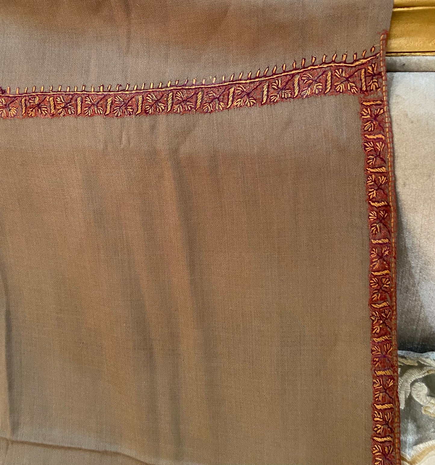 Toosh pashmina sui 4 side embroidered boarder