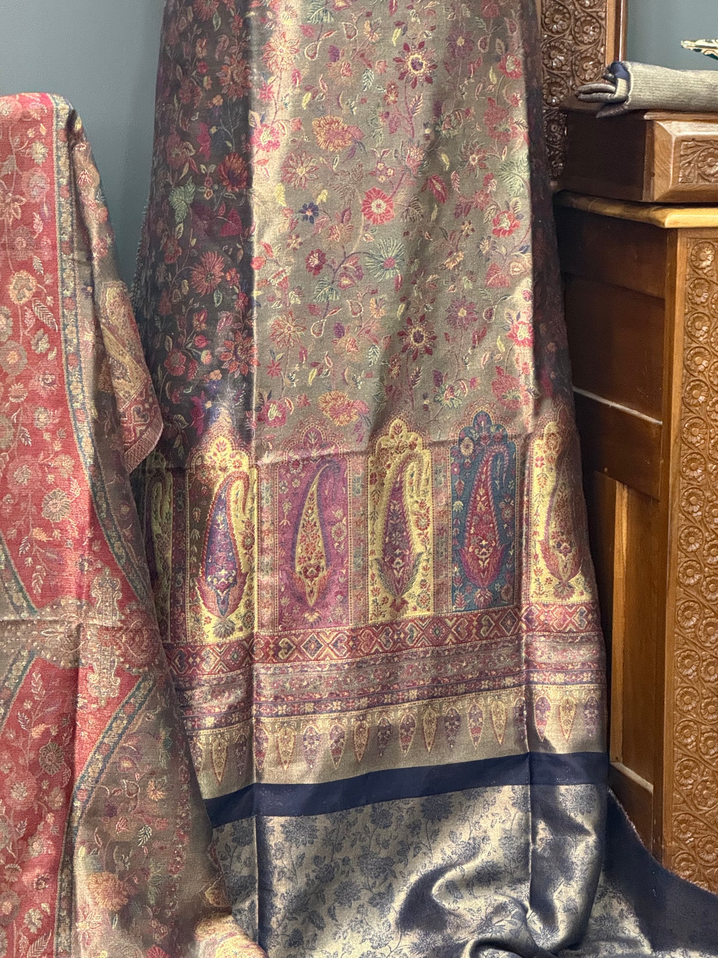 REGAL LOOM