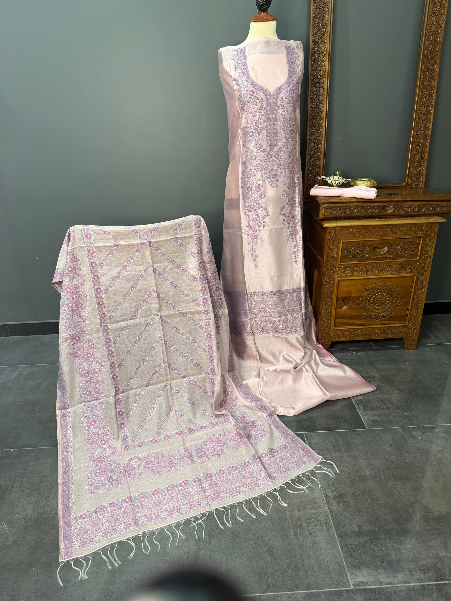 REGAL LOOM