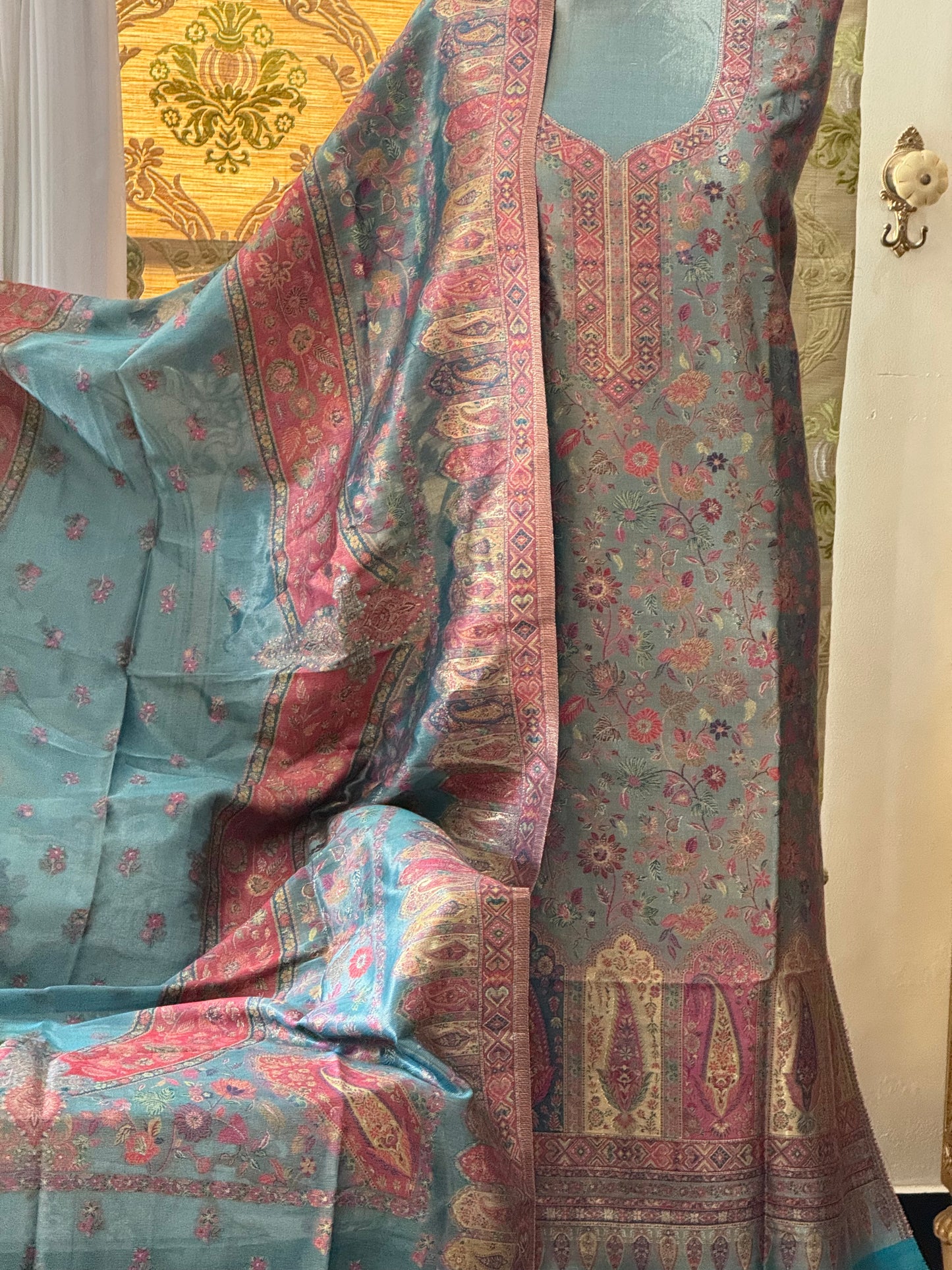 REGAL LOOM