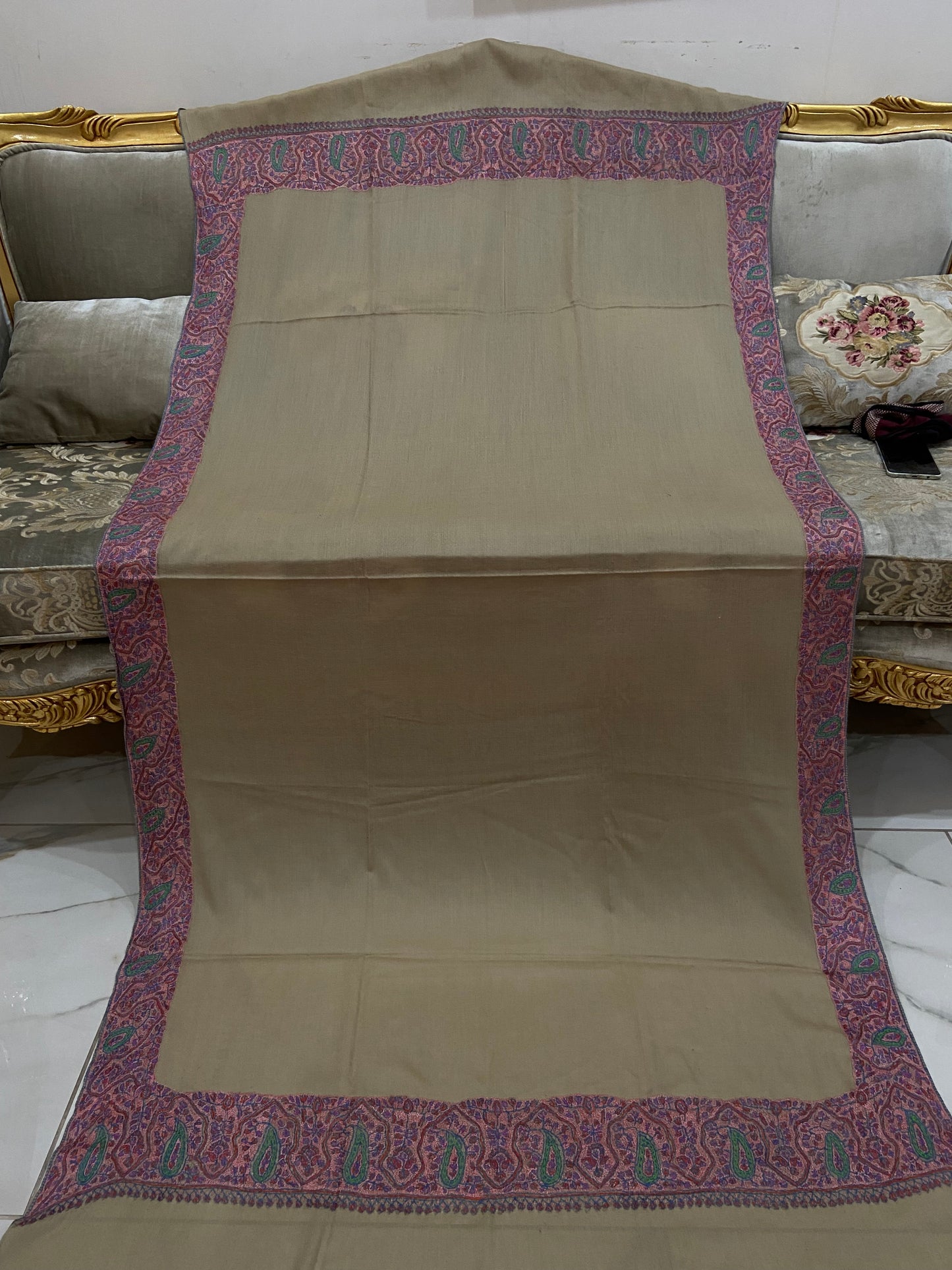 Toosh pashmina sui 4 side embroidered boarder