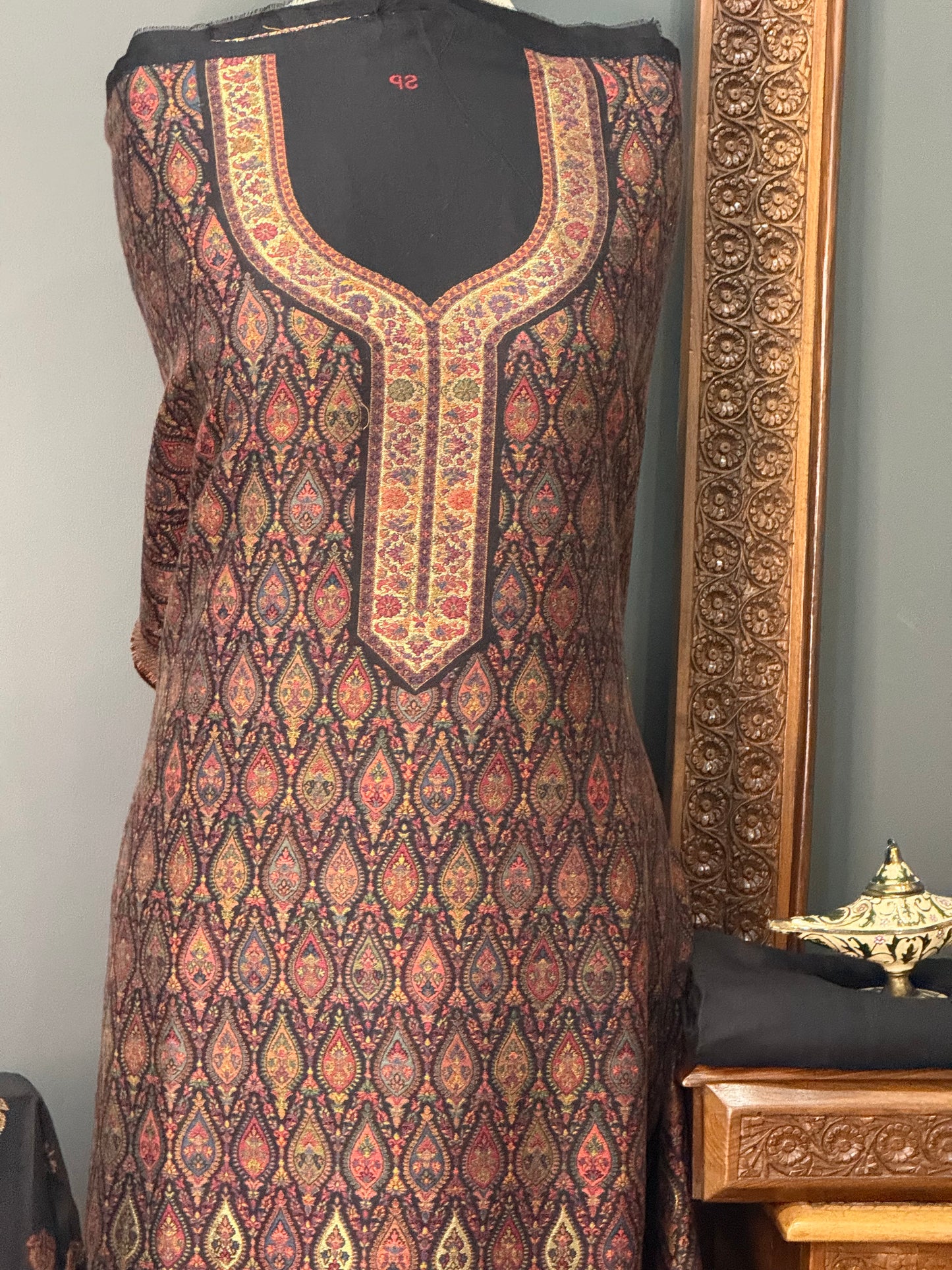 KANI PASHMINA SUIT