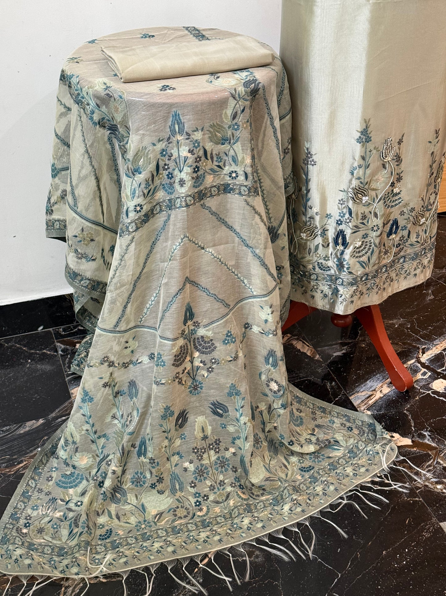 REGAL LOOM