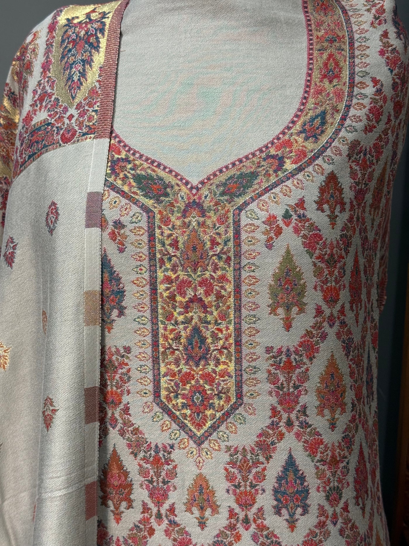 KANI PASHMINA SUIT