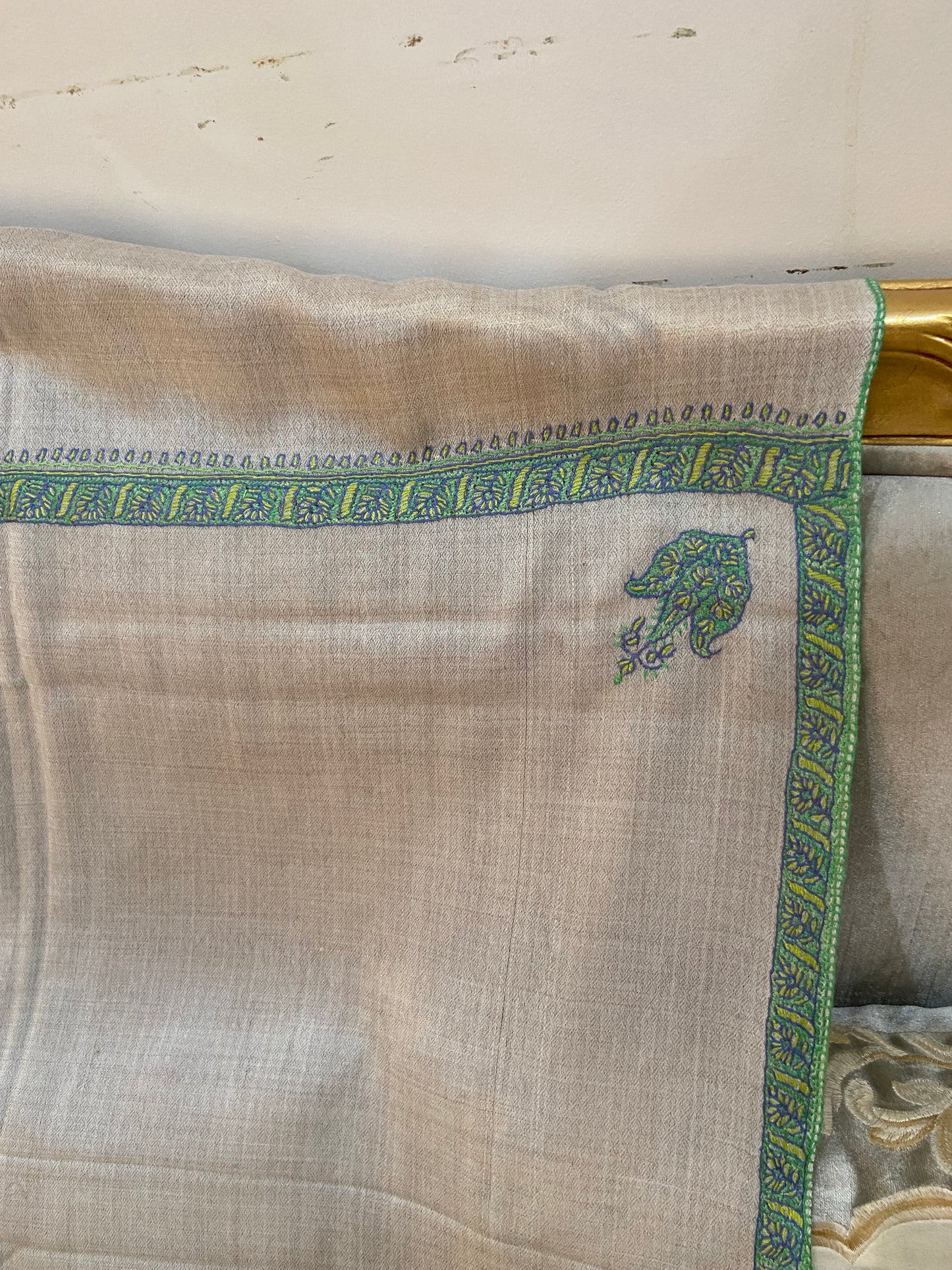 Toosh pashmina sui 4 side embroidered boarder