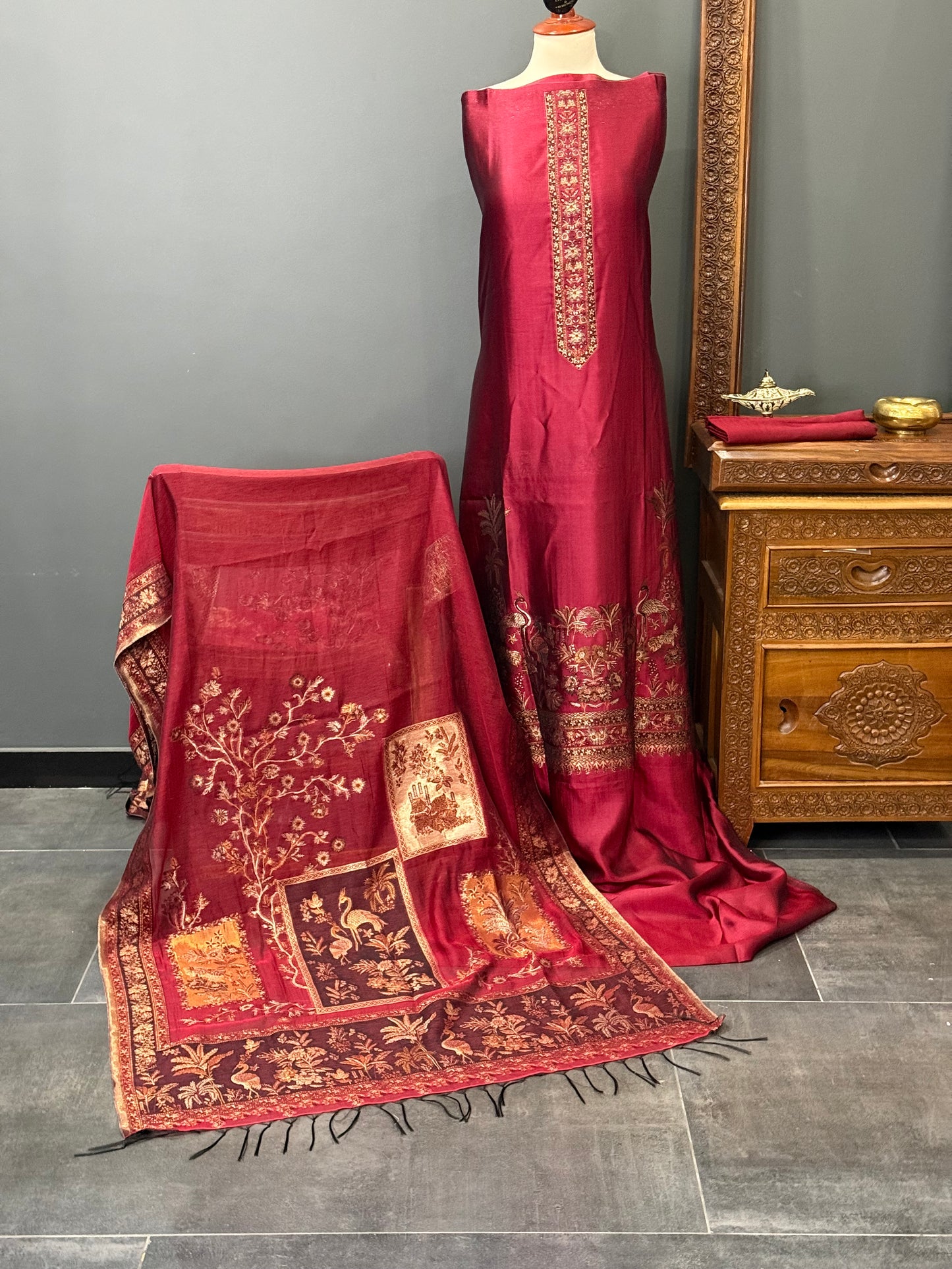 REGAL LOOM