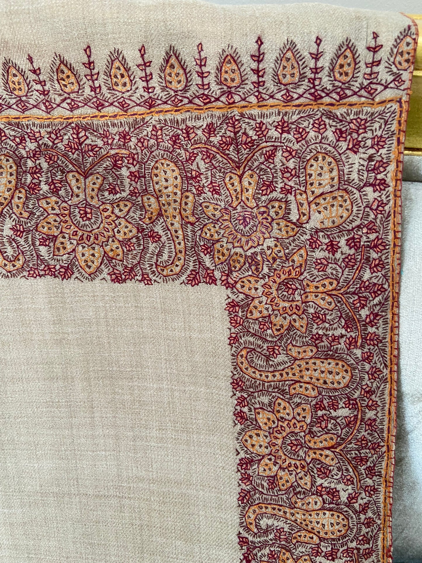 Toosh pashmina sui 4 side embroidered boarder