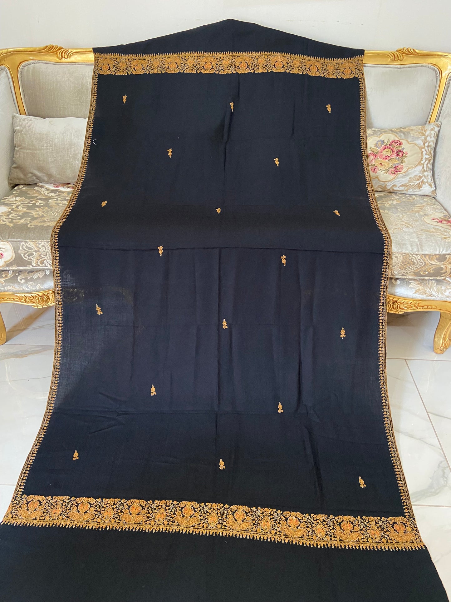 Toosh pashmina sui 4 side embroidered boarder
