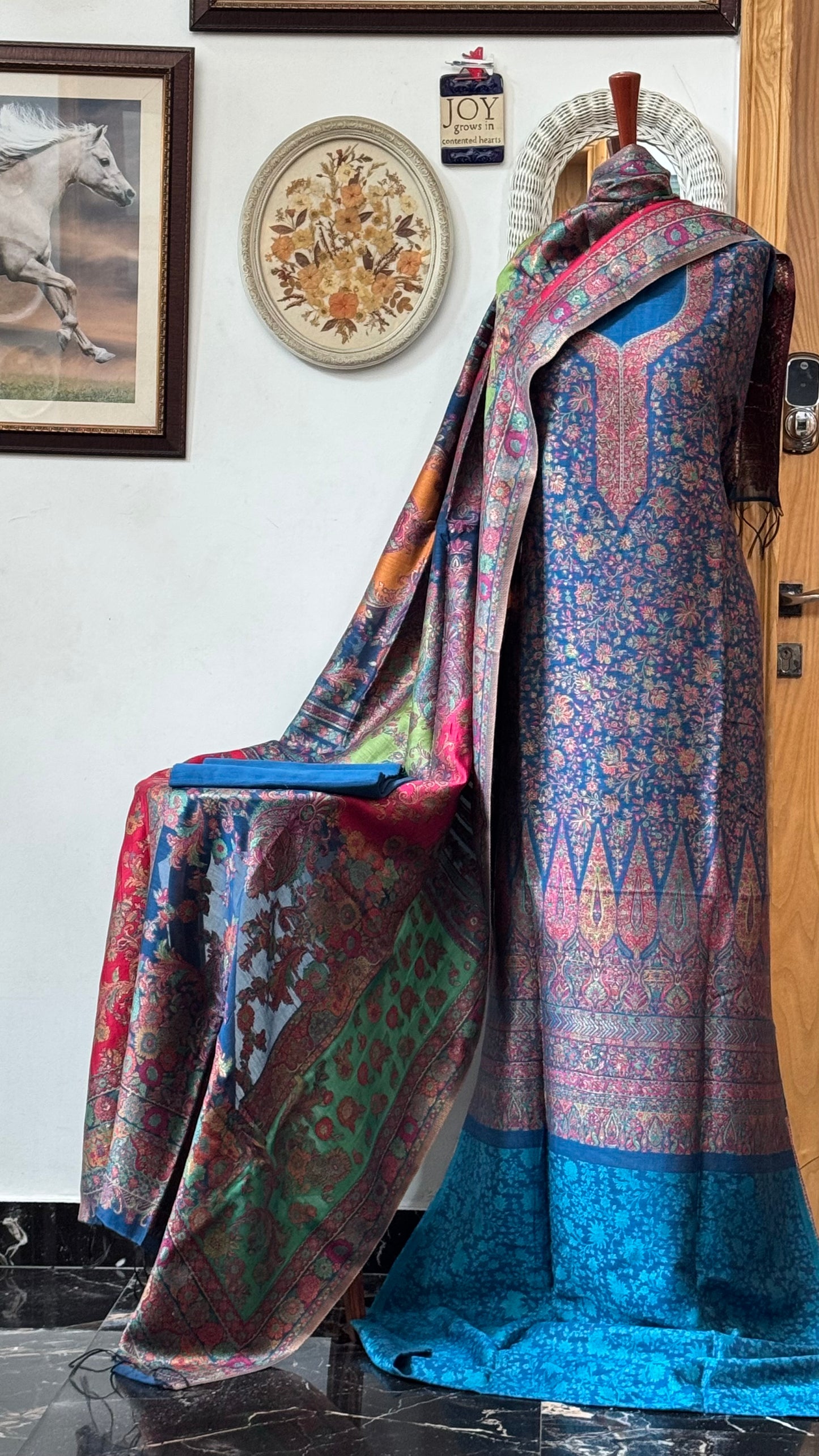 REGAL LOOM