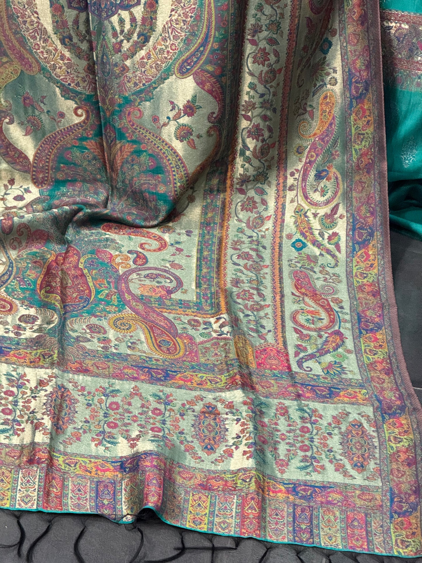 REGAL LOOM