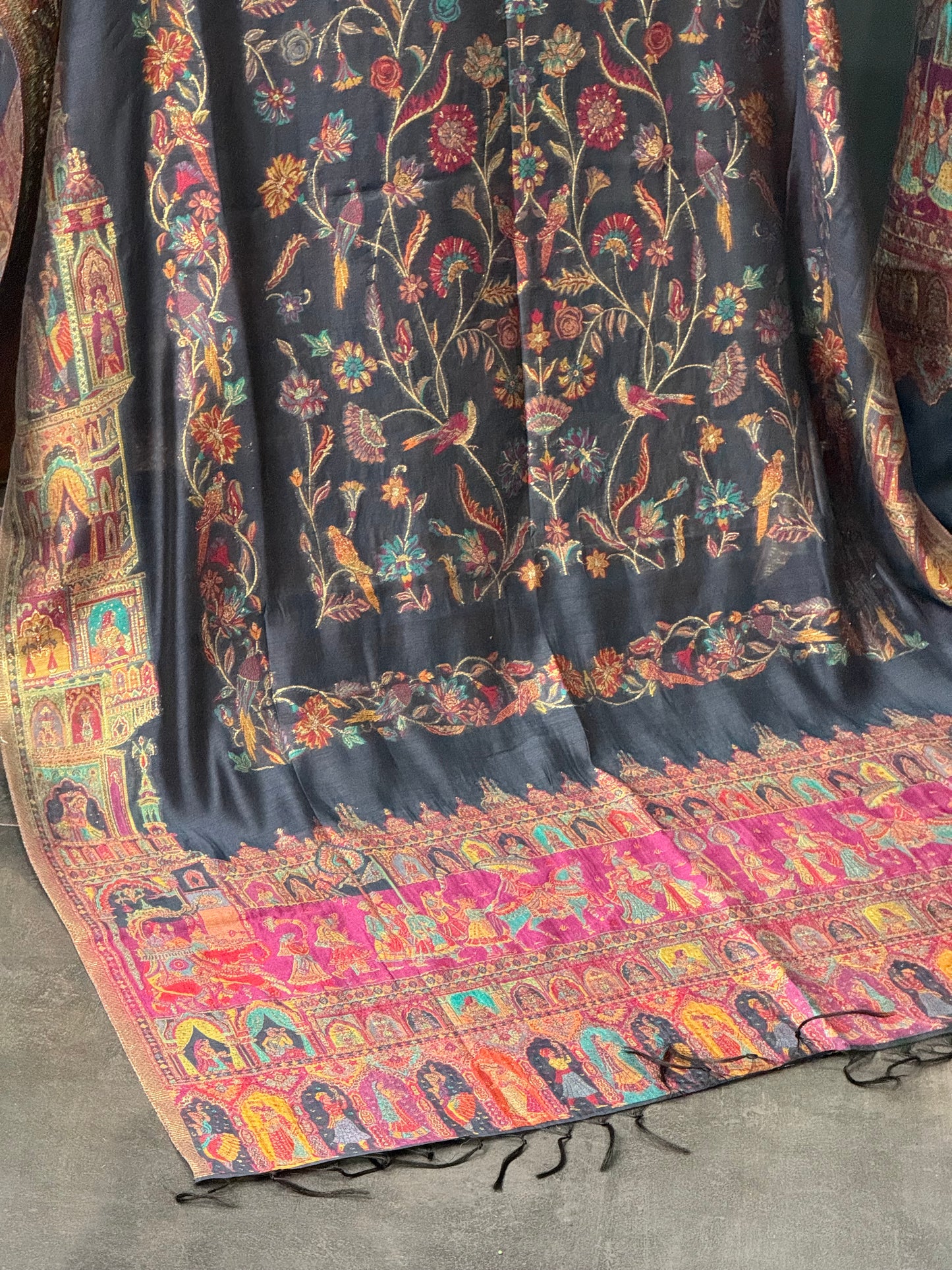 REGAL LOOM