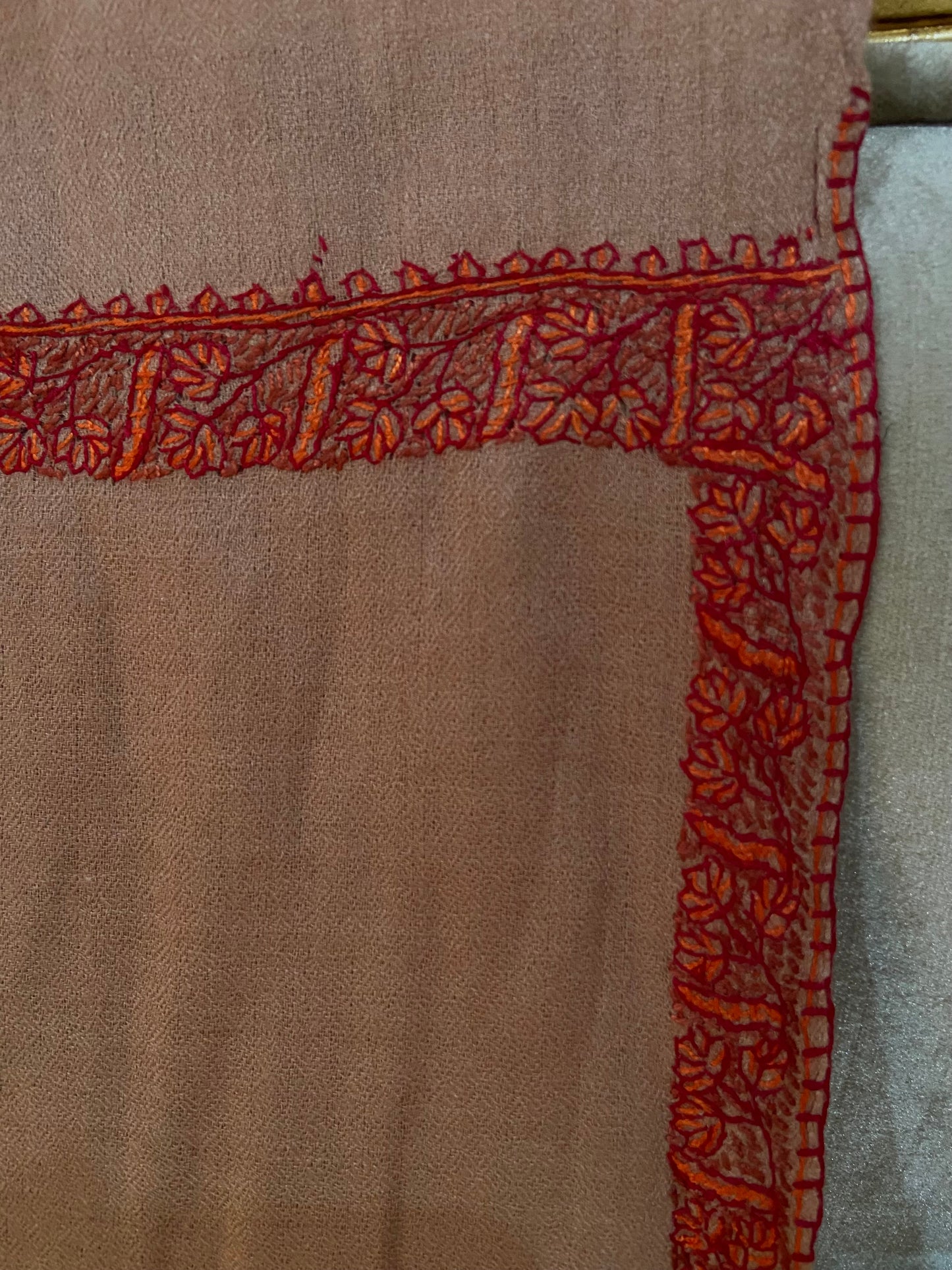 Toosh pashmina sui 4 side embroidered boarder