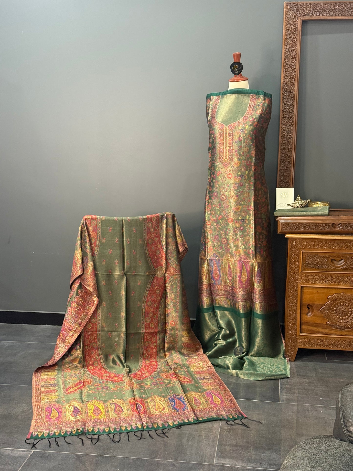 REGAL LOOM