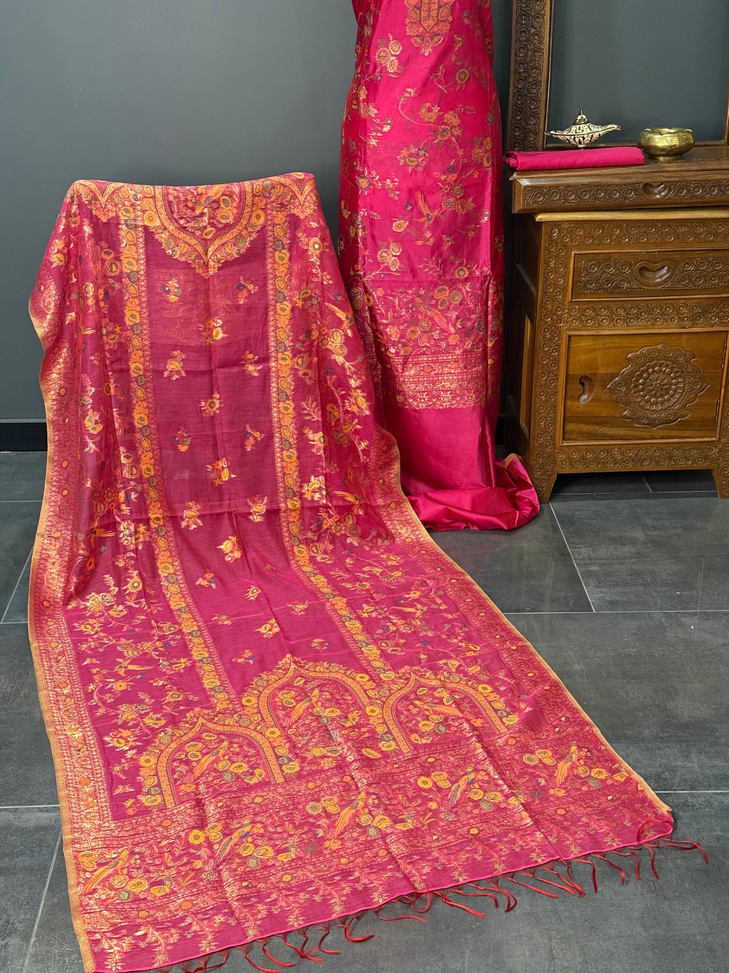 REGAL LOOM
