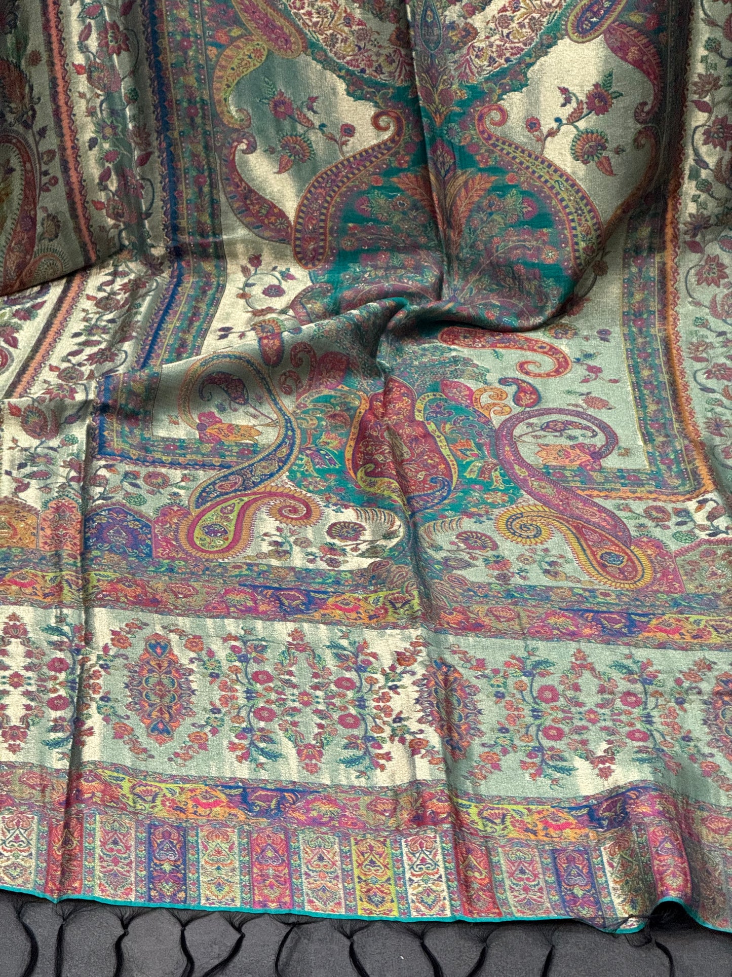 REGAL LOOM