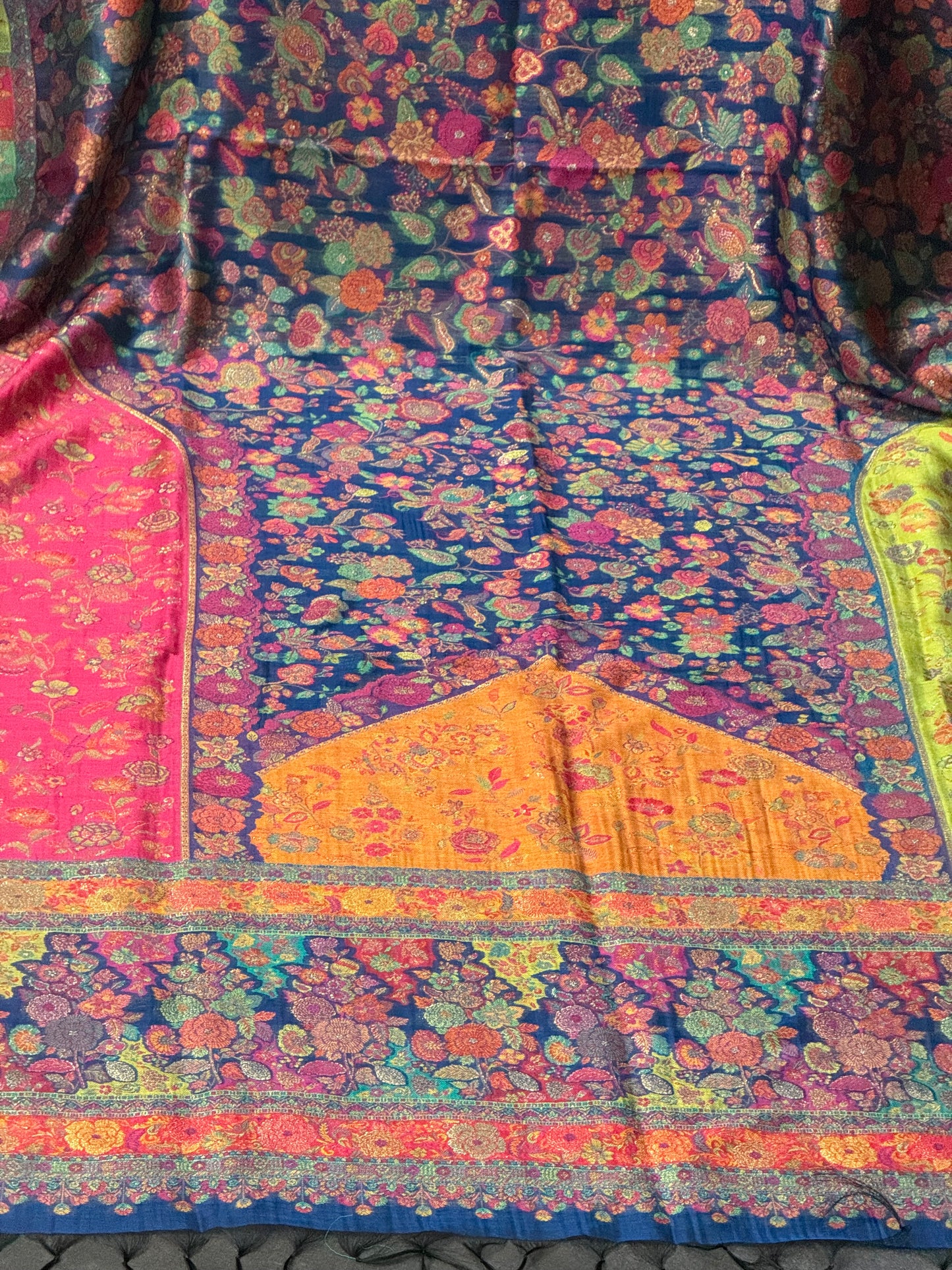 REGAL LOOM