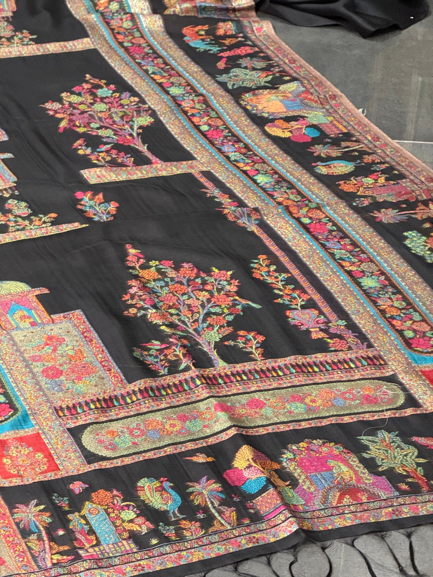 REGAL LOOM
