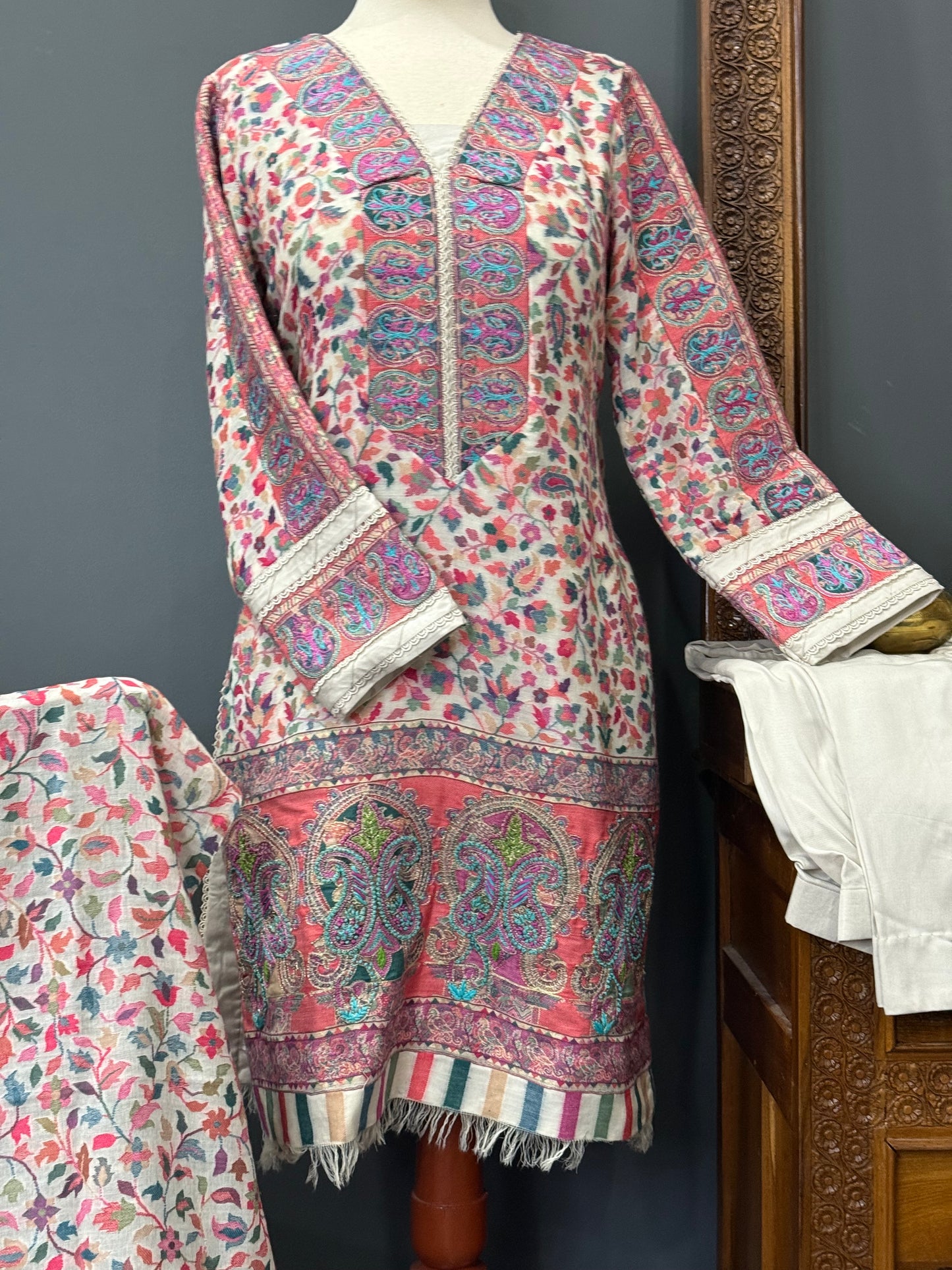 KANI PASHMINA SUIT