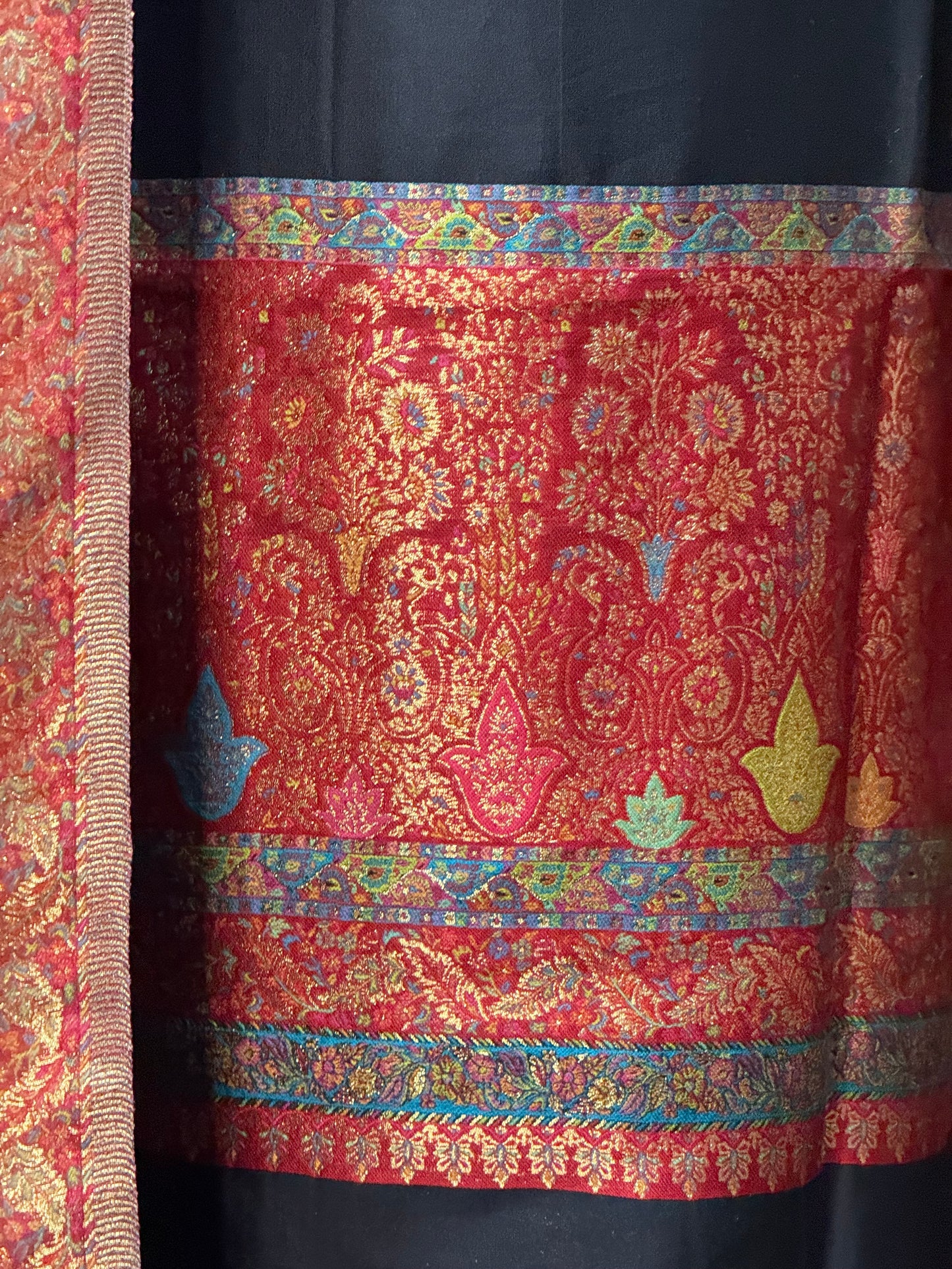 REGAL LOOM