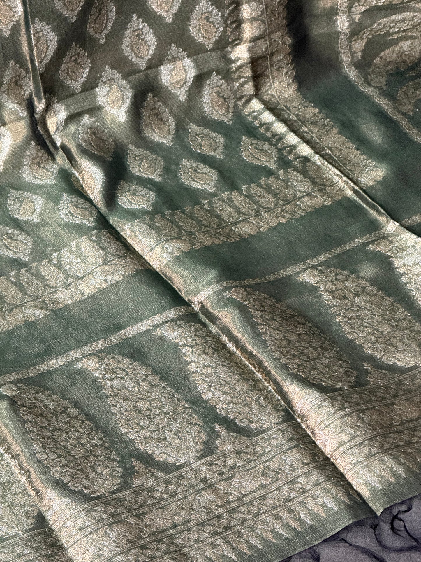 REGAL LOOM