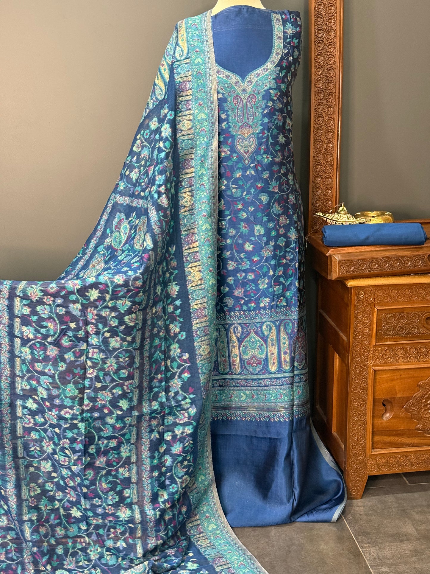 REGAL LOOM