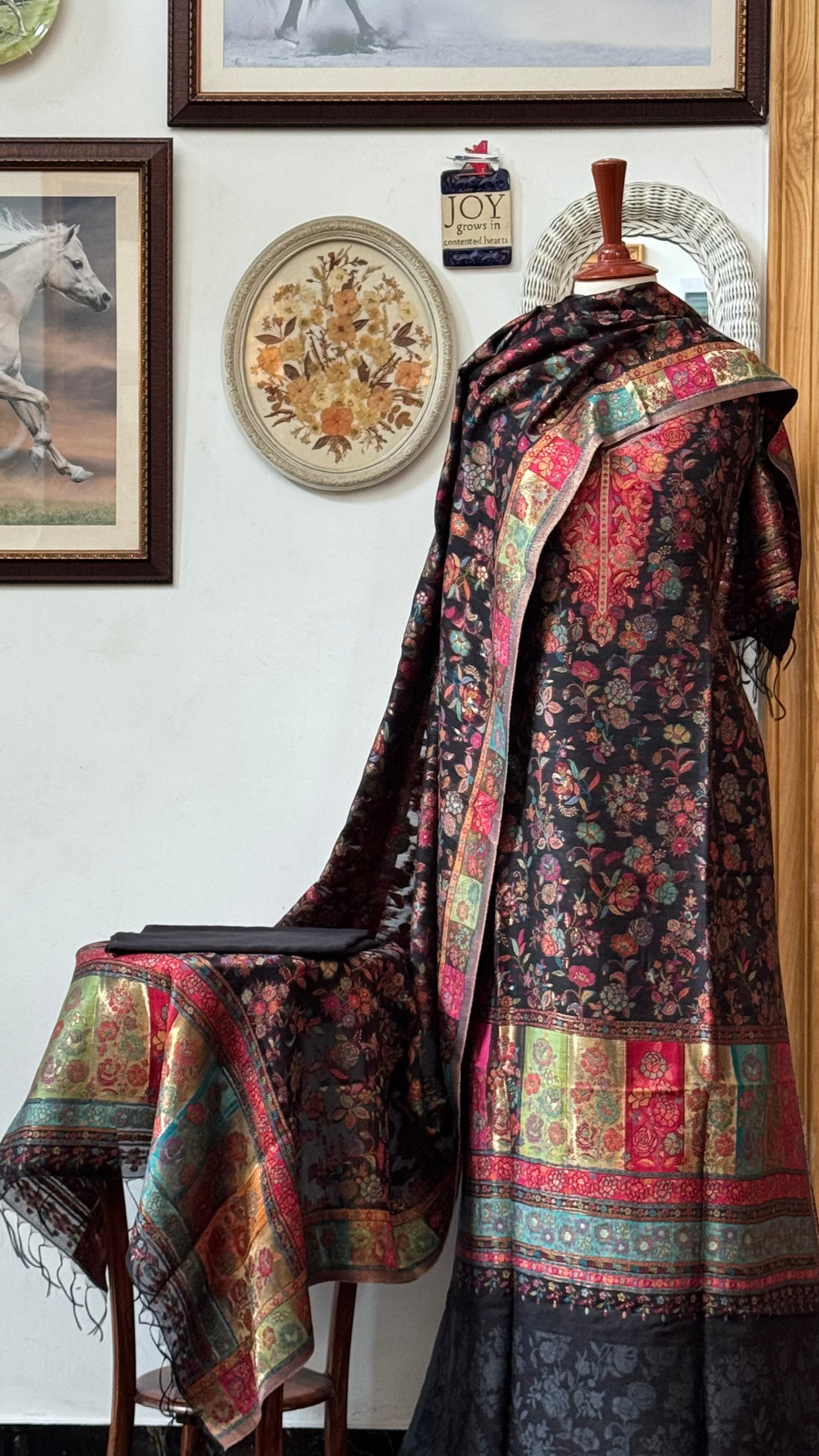 REGAL LOOM