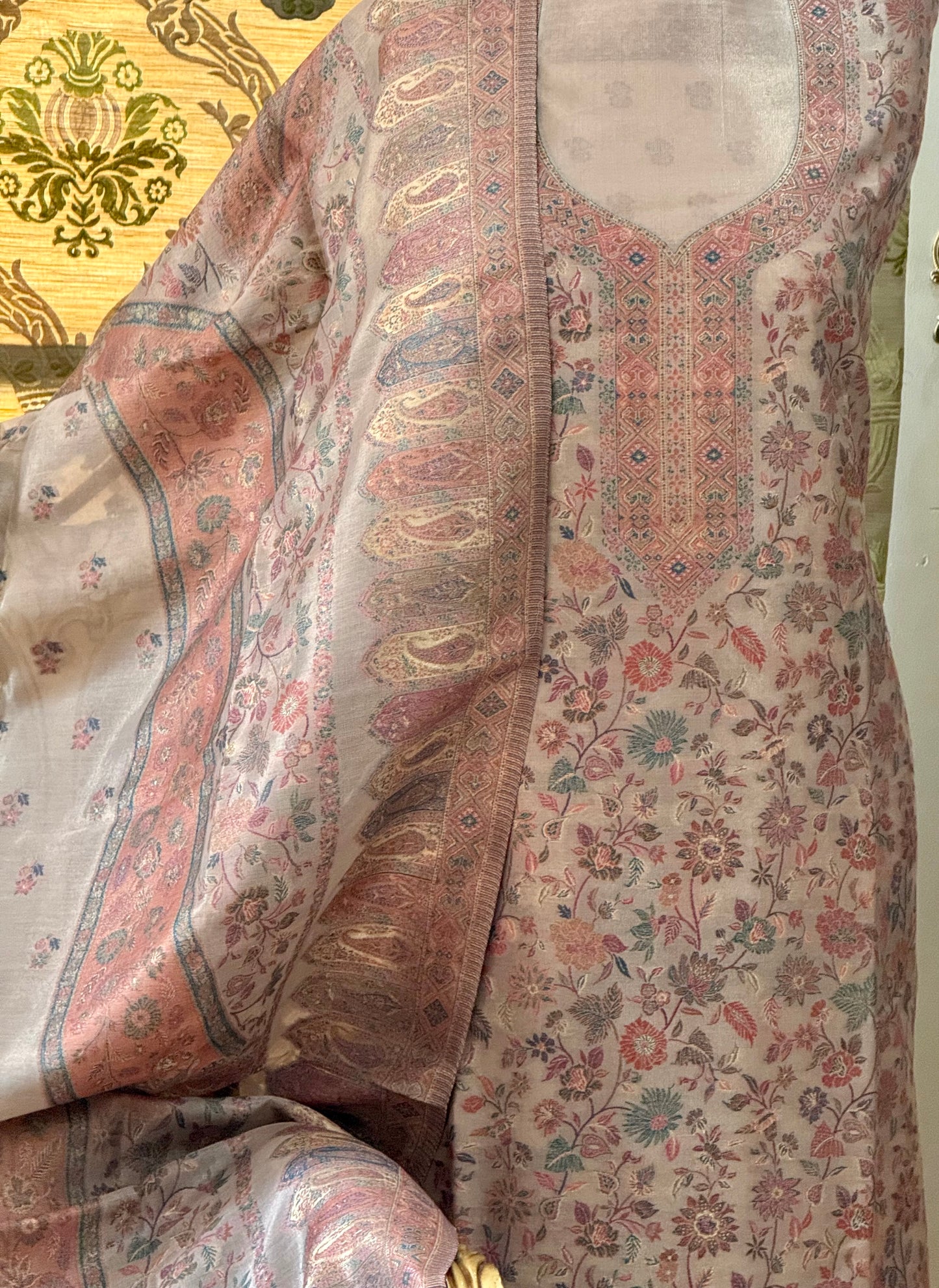 REGAL LOOM
