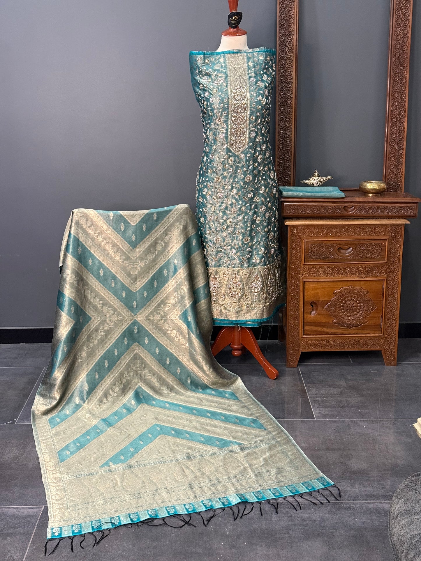 REGAL LOOM