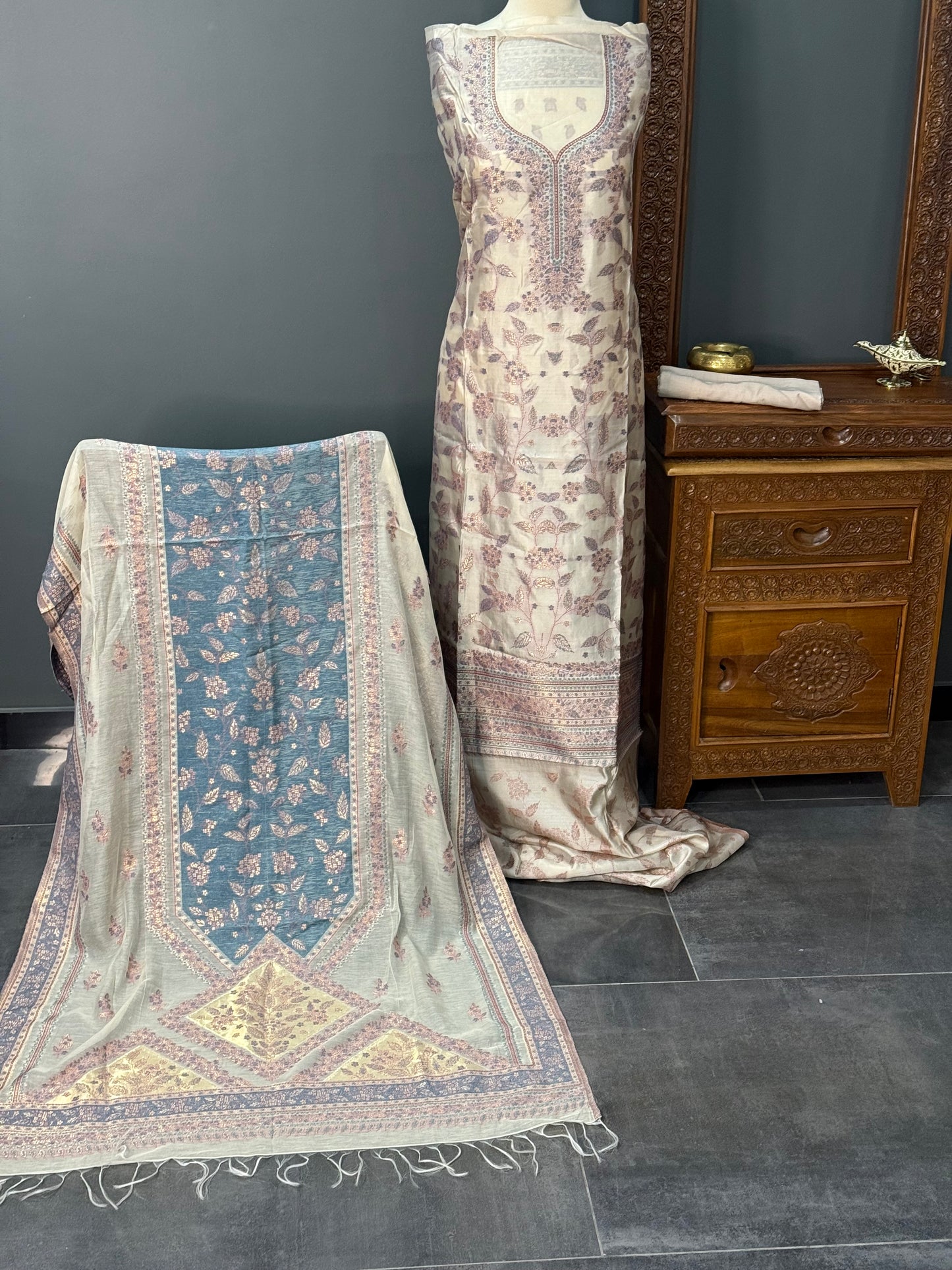 REGAL LOOM