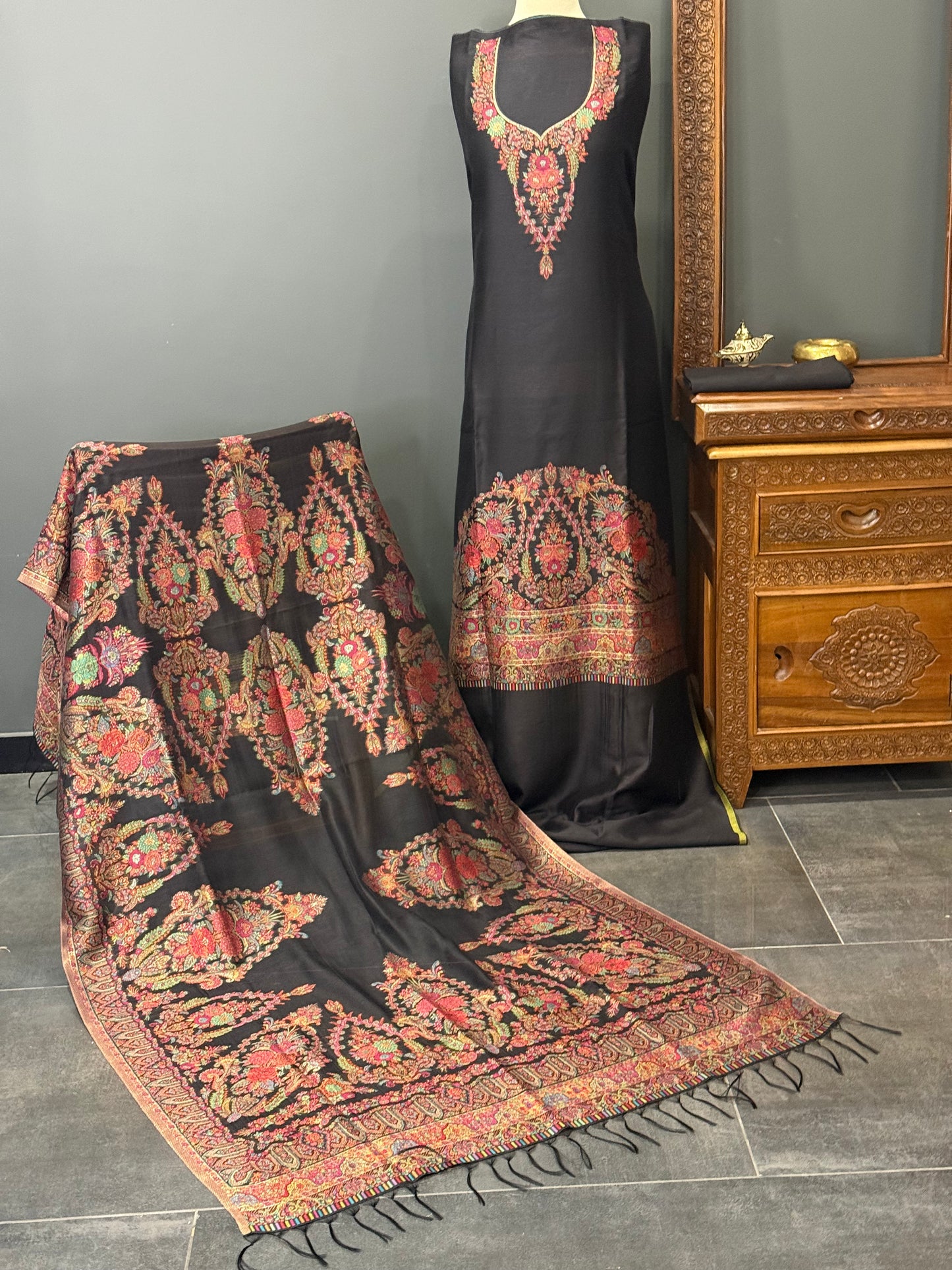 REGAL LOOM