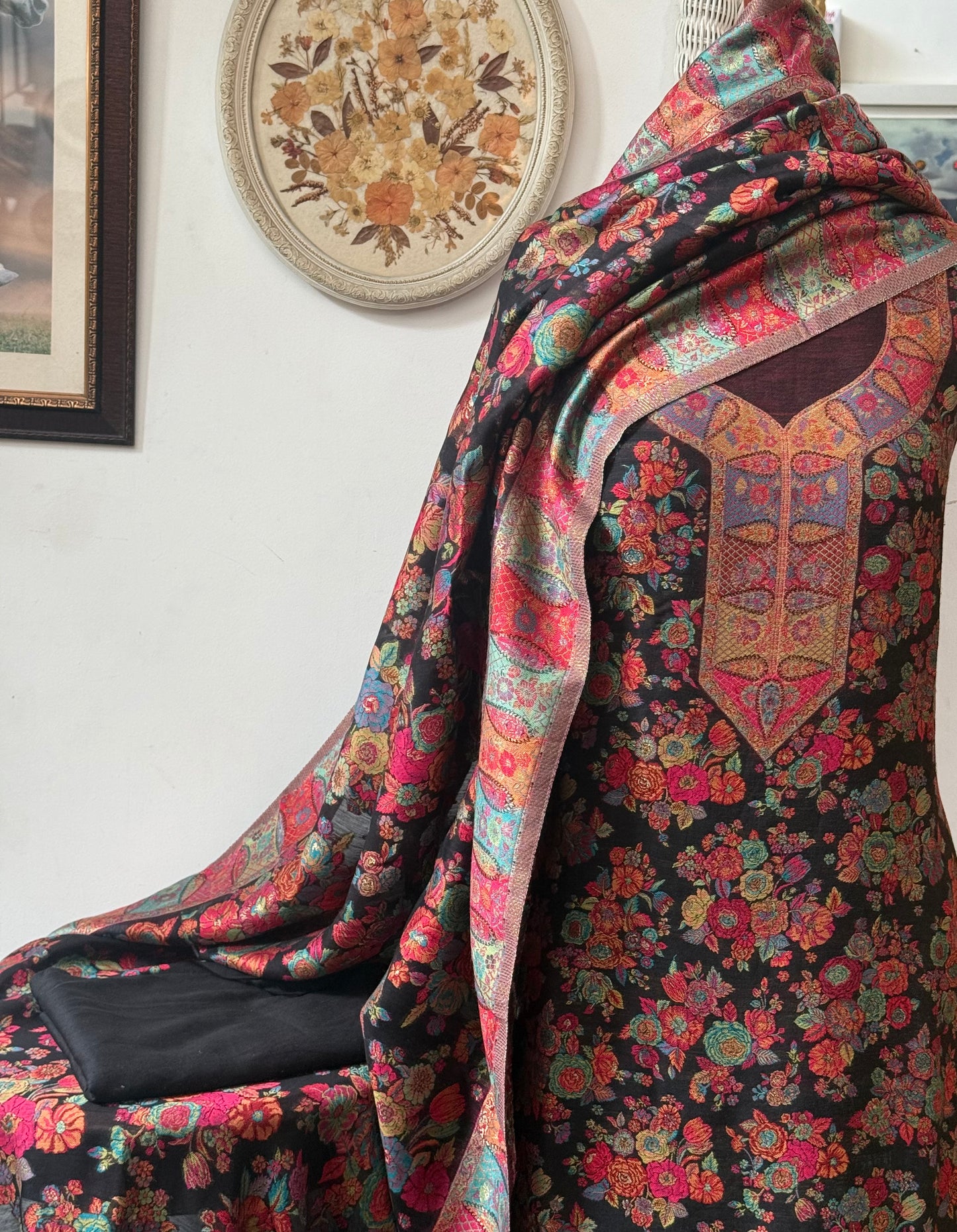 REGAL LOOM