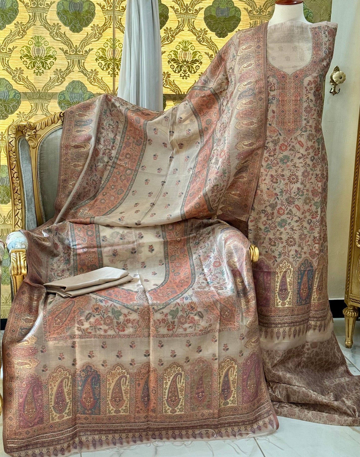 REGAL LOOM