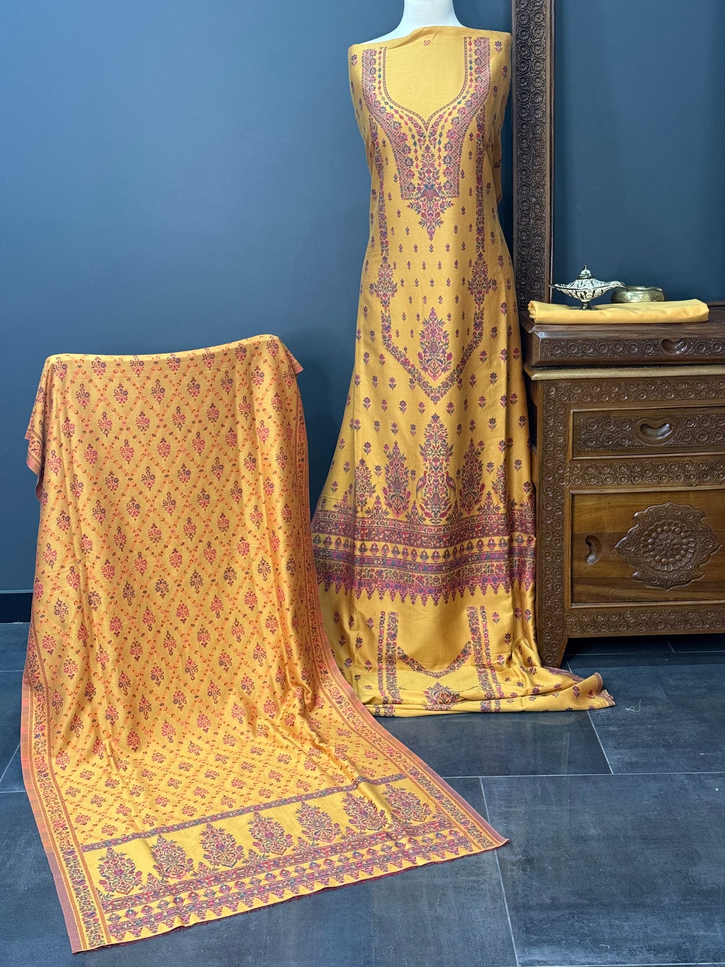 KANI PASHMINA SUIT