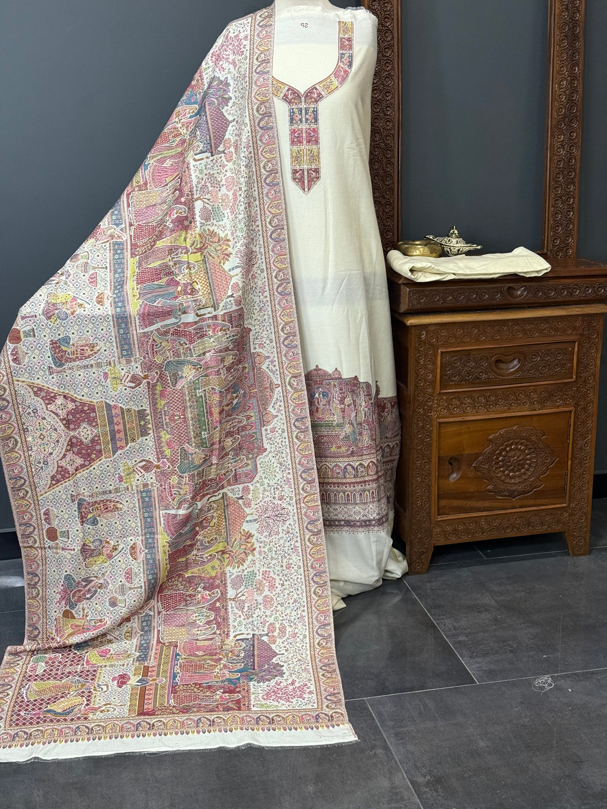 KANI PASHMINA SUIT