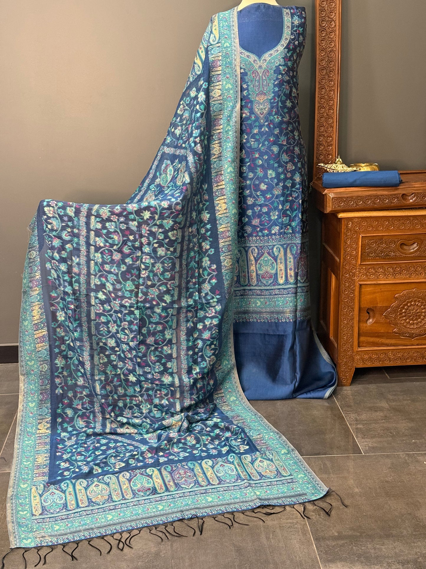 REGAL LOOM