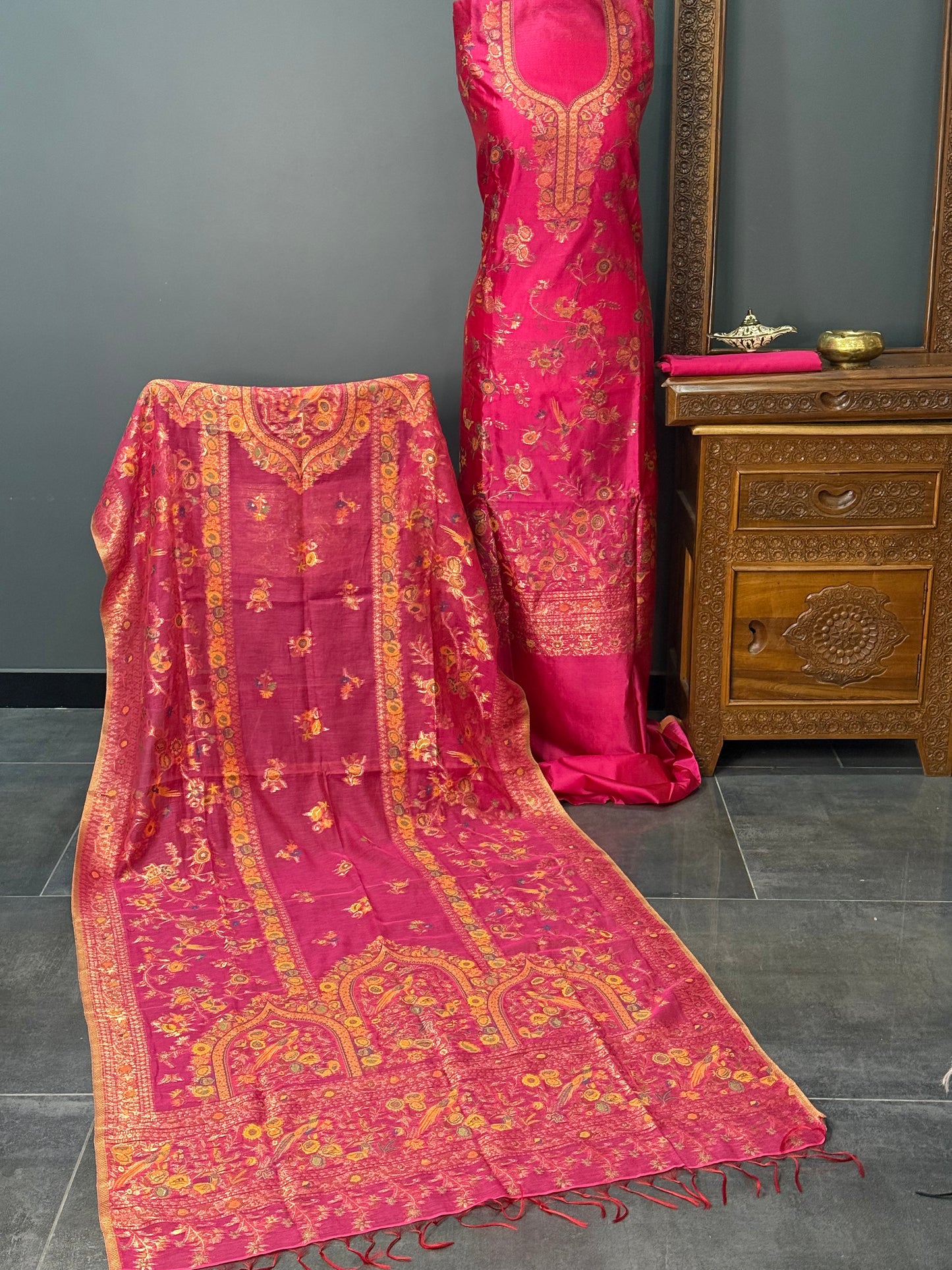 REGAL LOOM