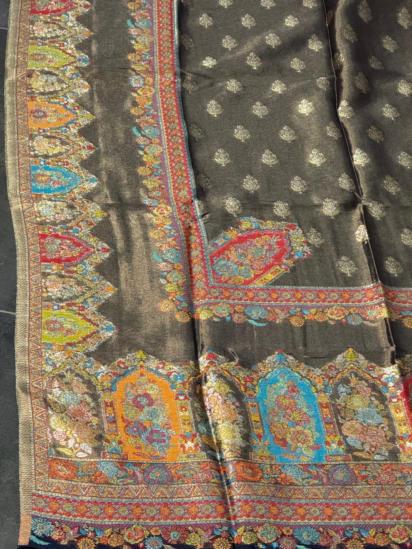 REGAL LOOM