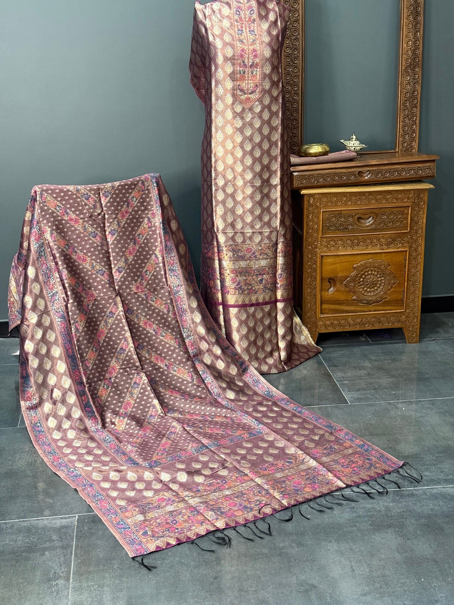 REGAL LOOM