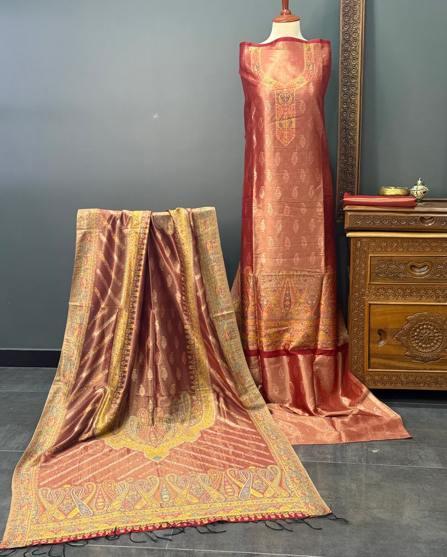 REGAL LOOM