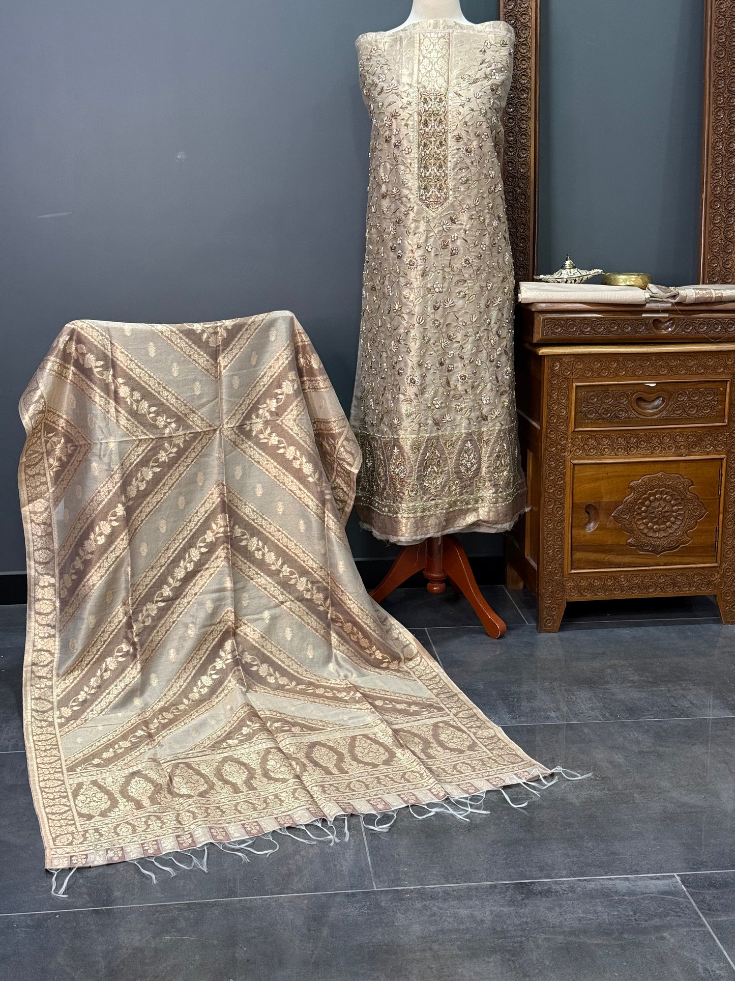 REGAL LOOM