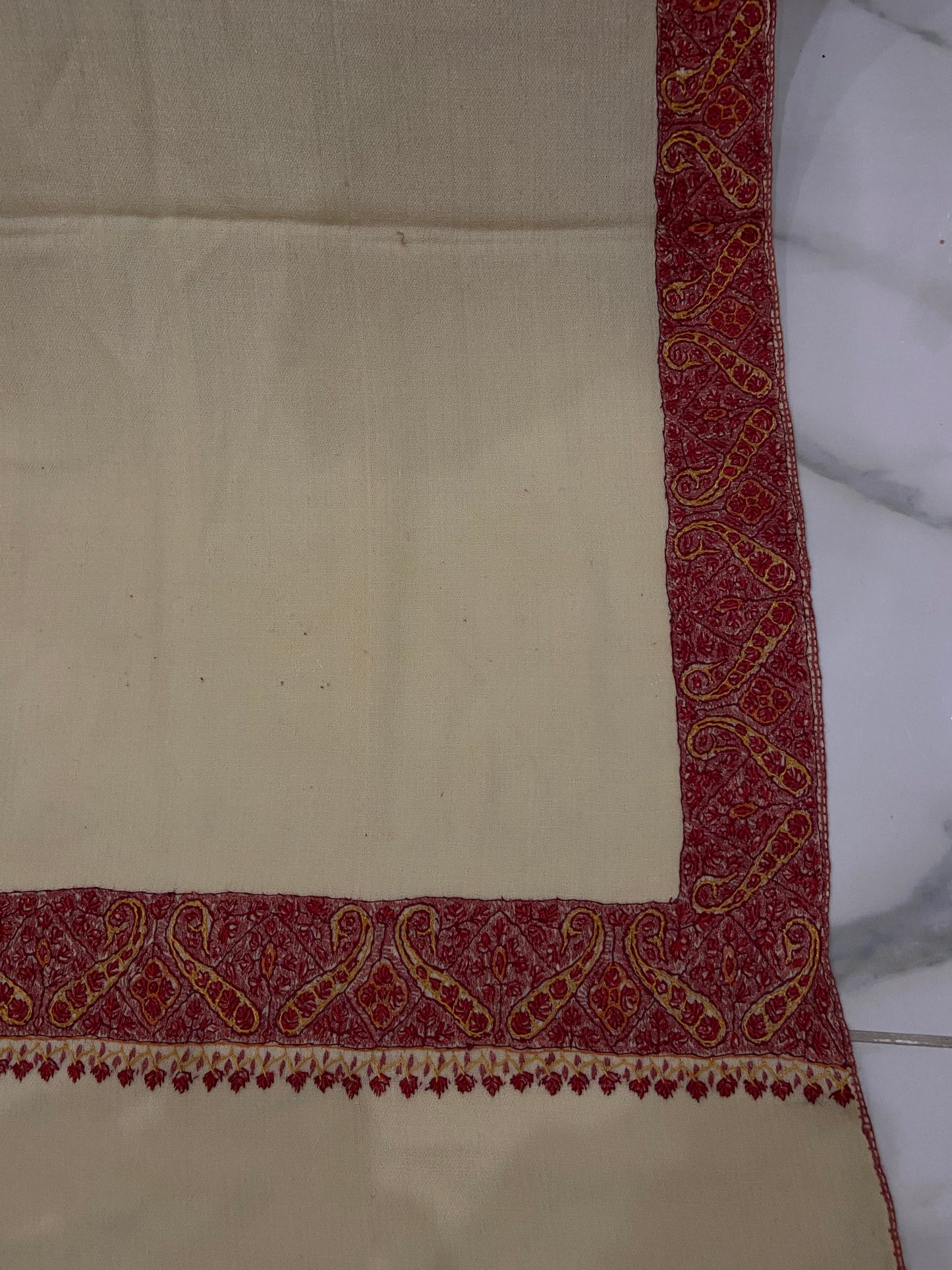 Toosh pashmina sui 4 side embroidered boarder