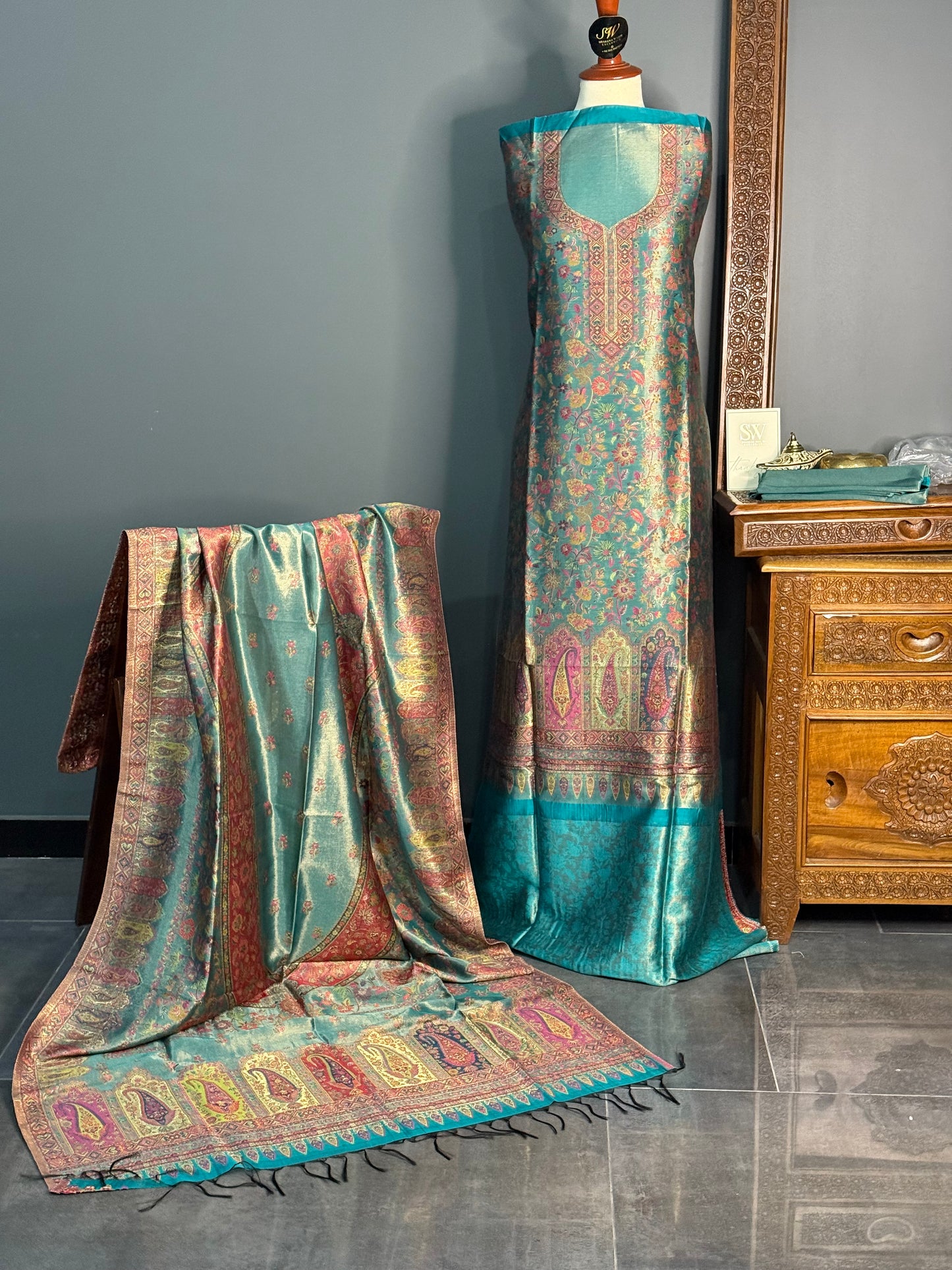 REGAL LOOM