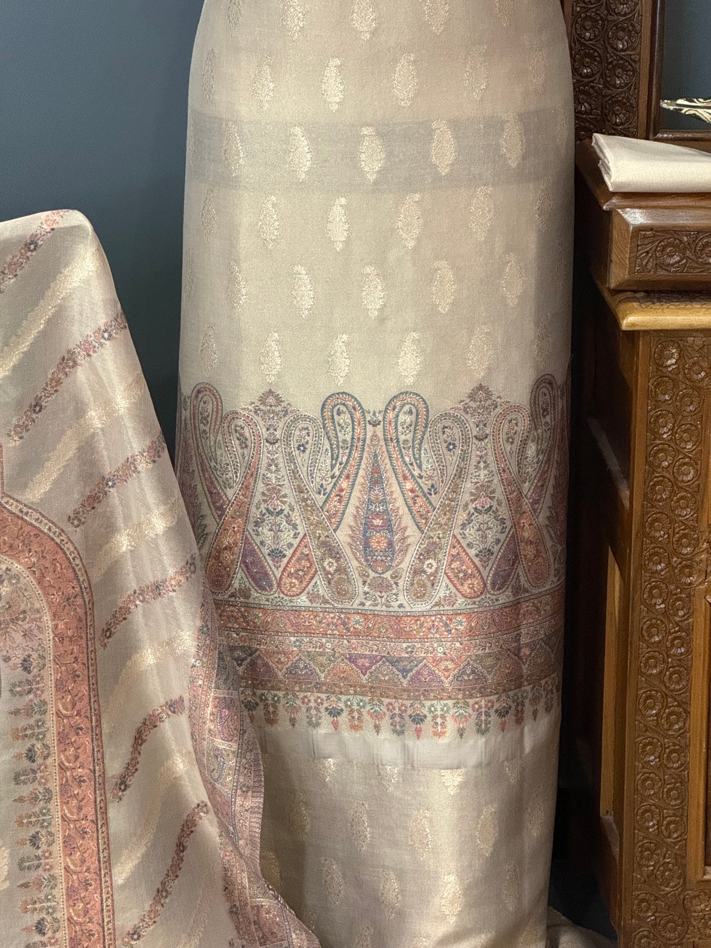 REGAL LOOM