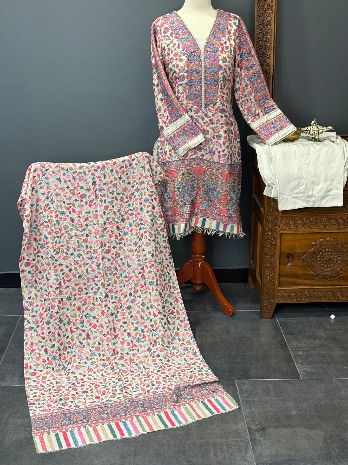 KANI PASHMINA SUIT
