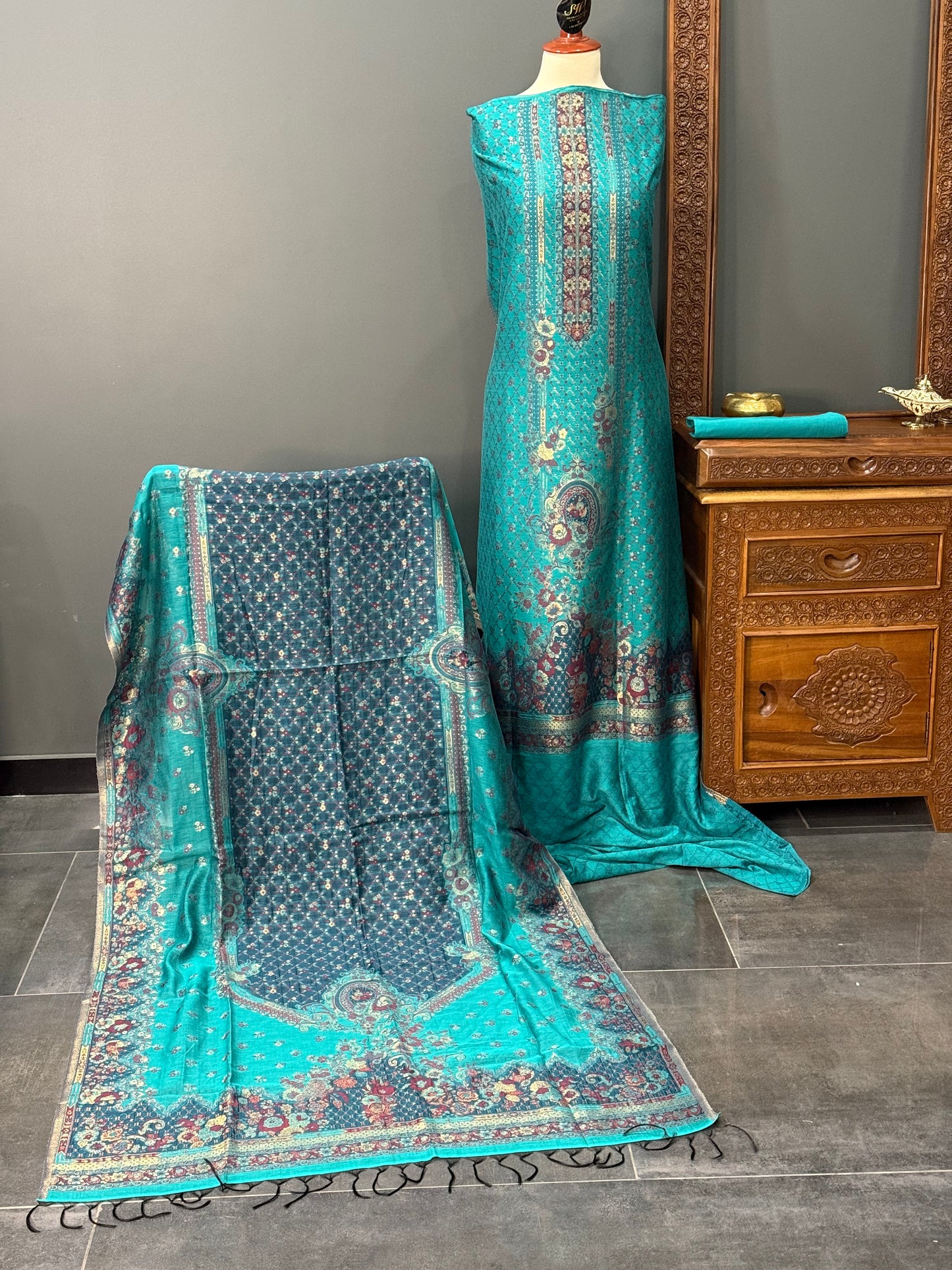 REGAL LOOM