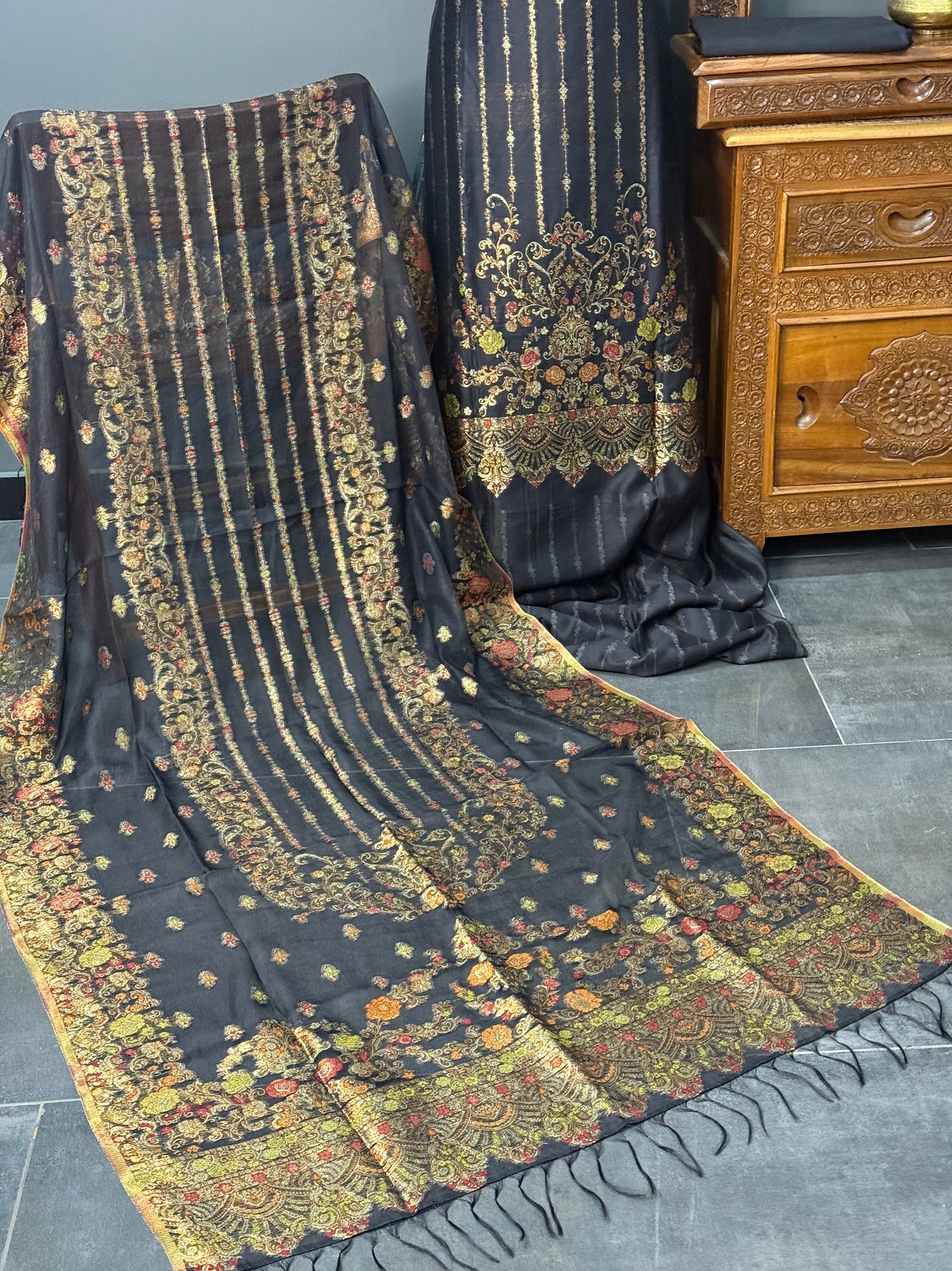 LREGAL LOOM SHAHI RESHAM