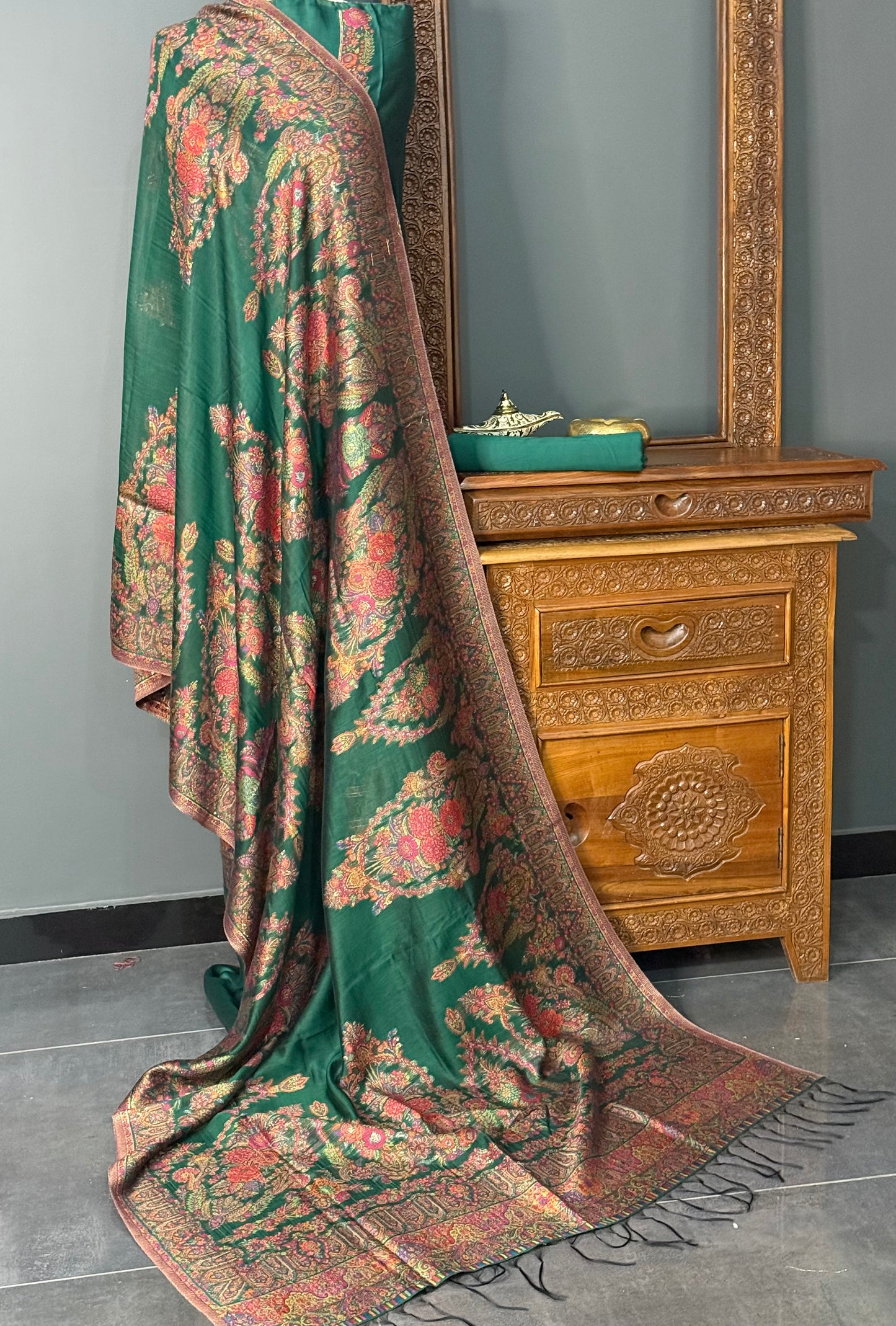 REGAL LOOM