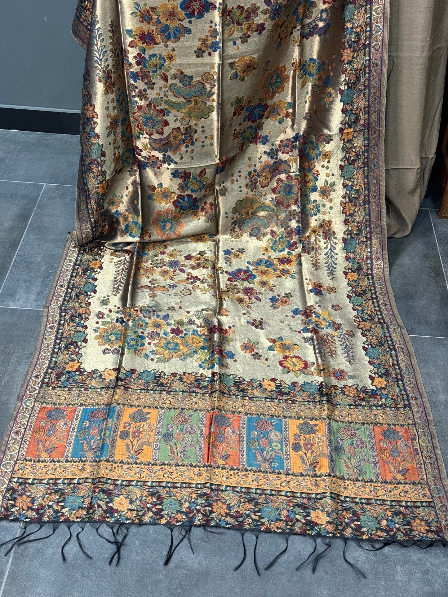 REGAL LOOM SHAHI RESHAM
