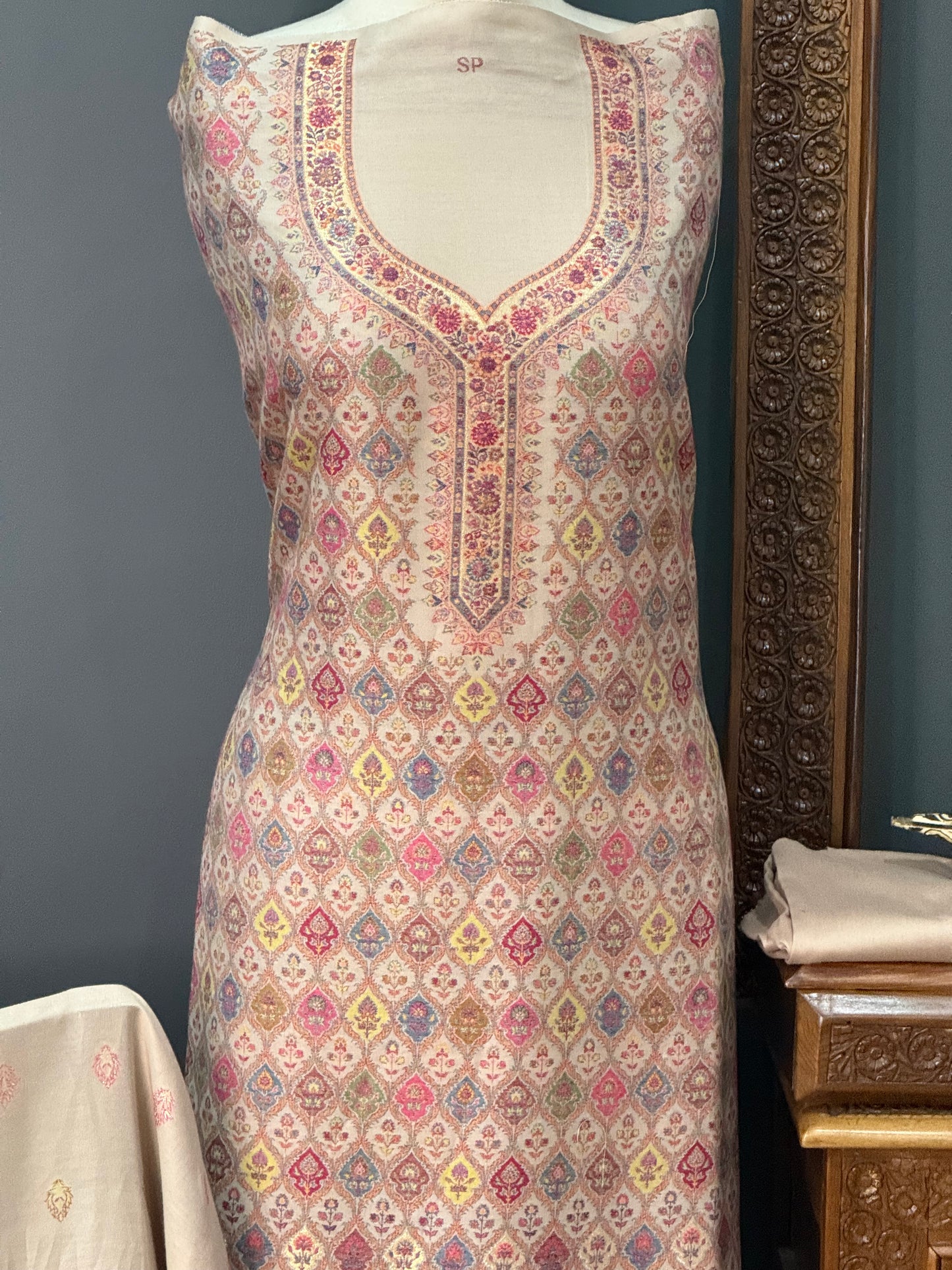 KANI PASHMINA SUIT