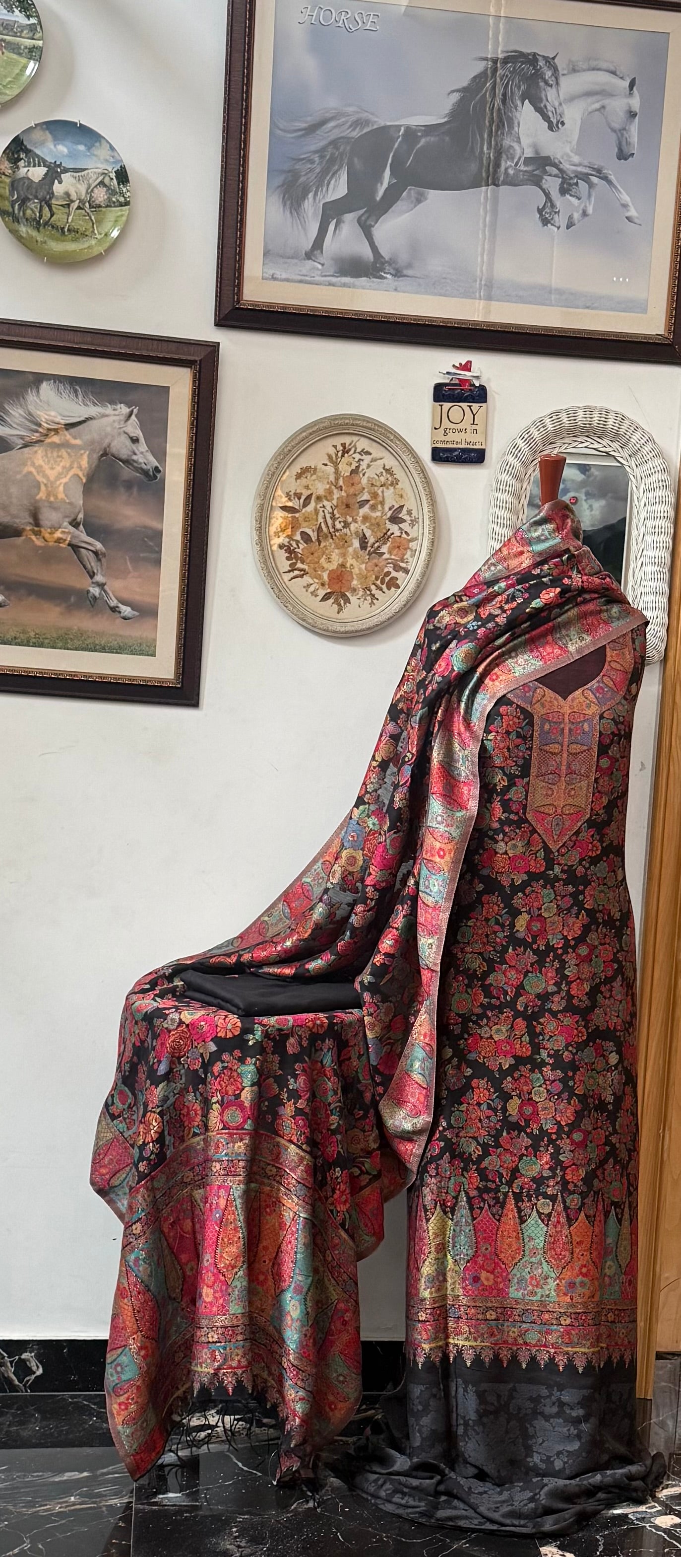 REGAL LOOM